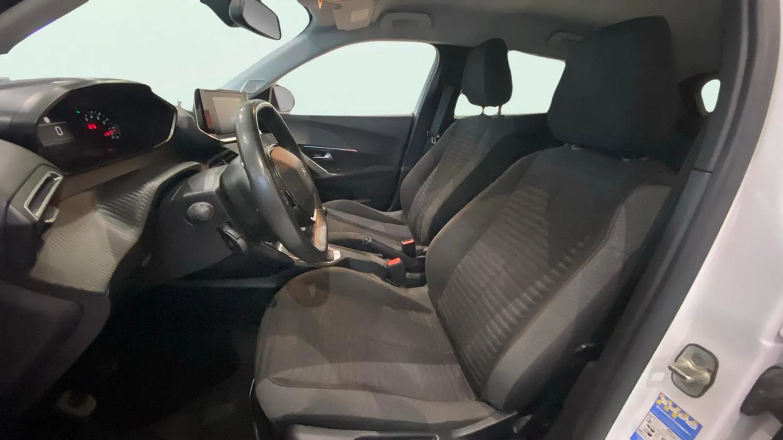 Peugeot 2008 Active Pack PureTech 100 BVM6 - foto 17