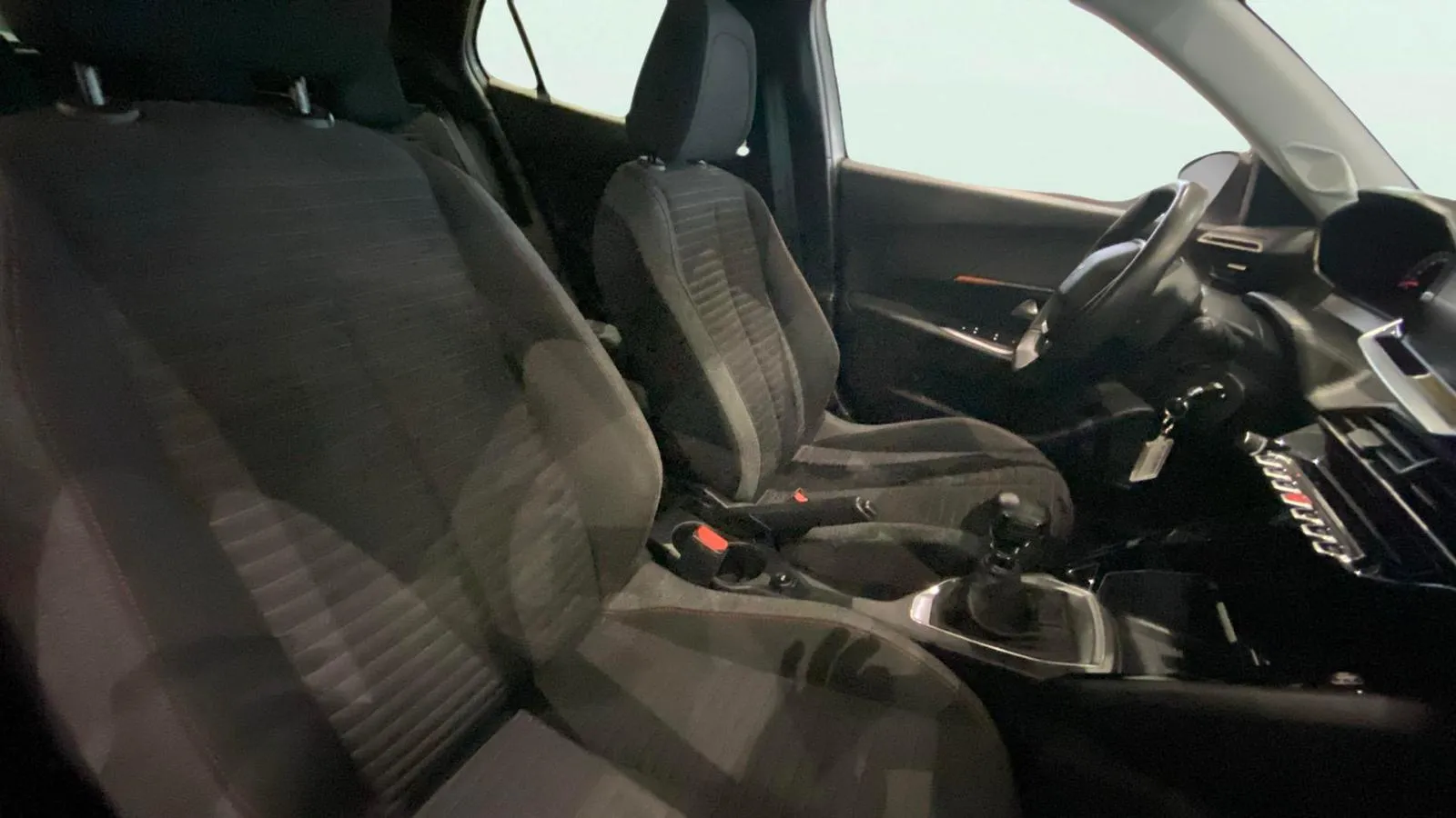 Peugeot 2008 Active Pack PureTech 100 BVM6 - foto 19