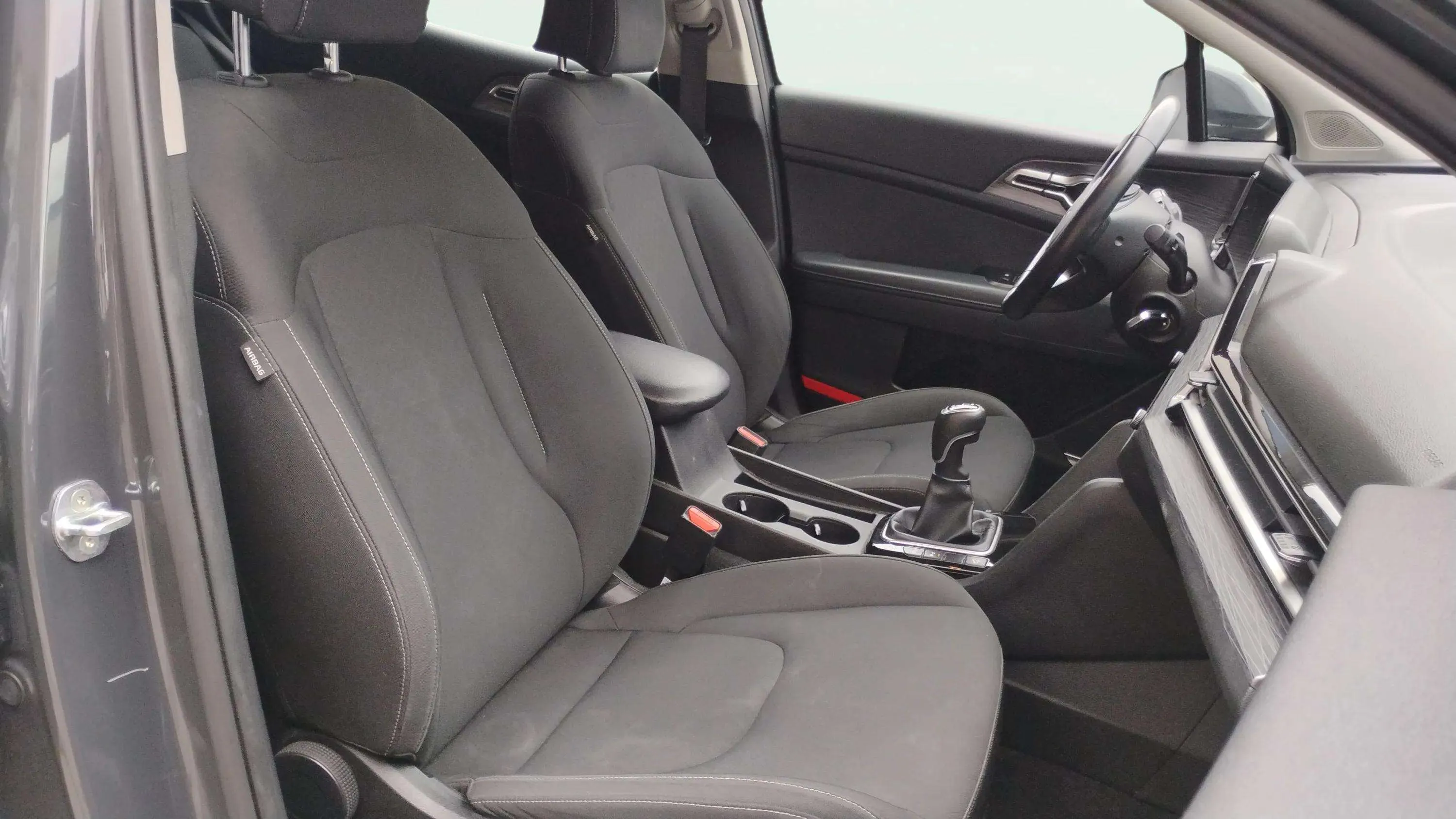 Kia Sportage 1.6 CRDi Drive 4x2 - foto 17