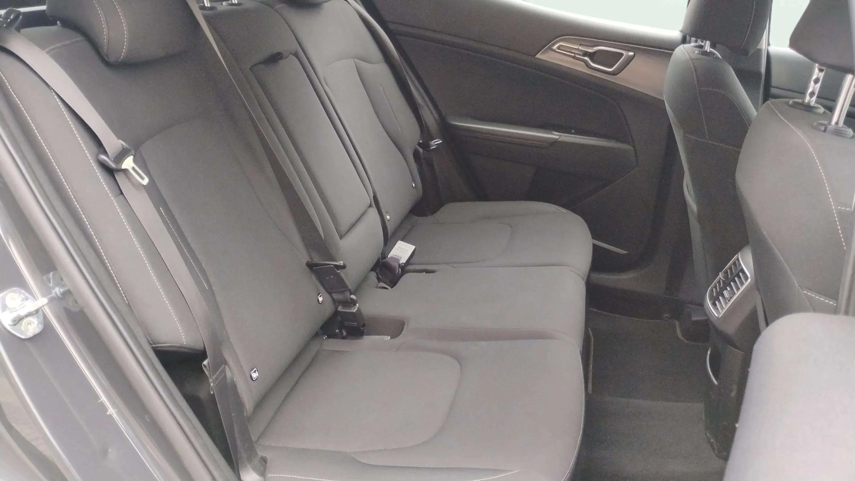 Kia Sportage 1.6 CRDi Drive 4x2 - foto 18