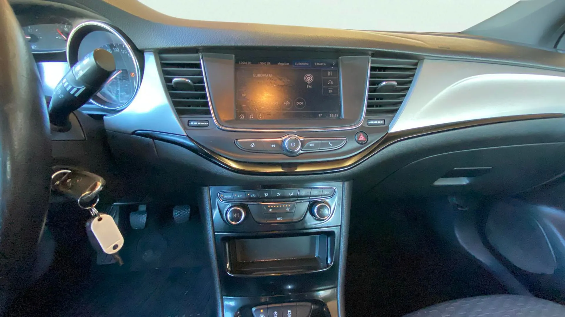 Opel Astra 1.2T SHT Business Elegance - foto 11