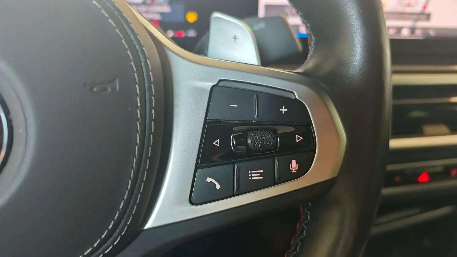 BMW X6 M60i xDrive - foto 15