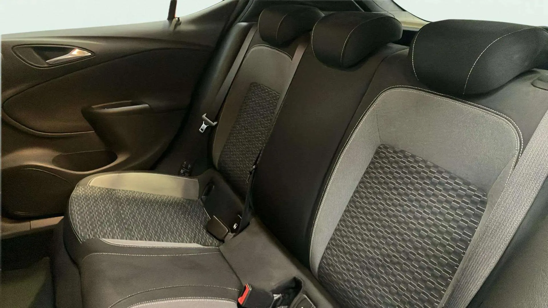 Opel Astra 1.2T SHT Business Elegance - foto 10