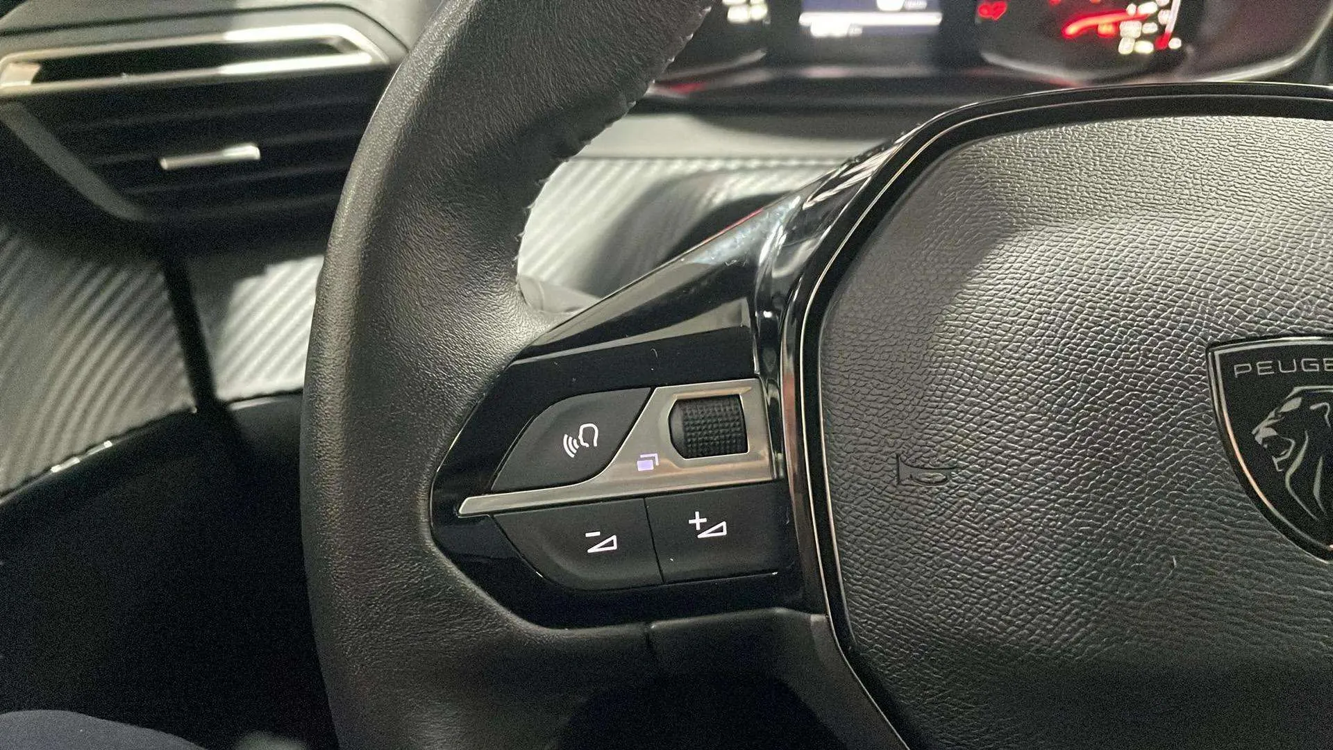 Peugeot 208 Allure PureTech 100 - foto 12