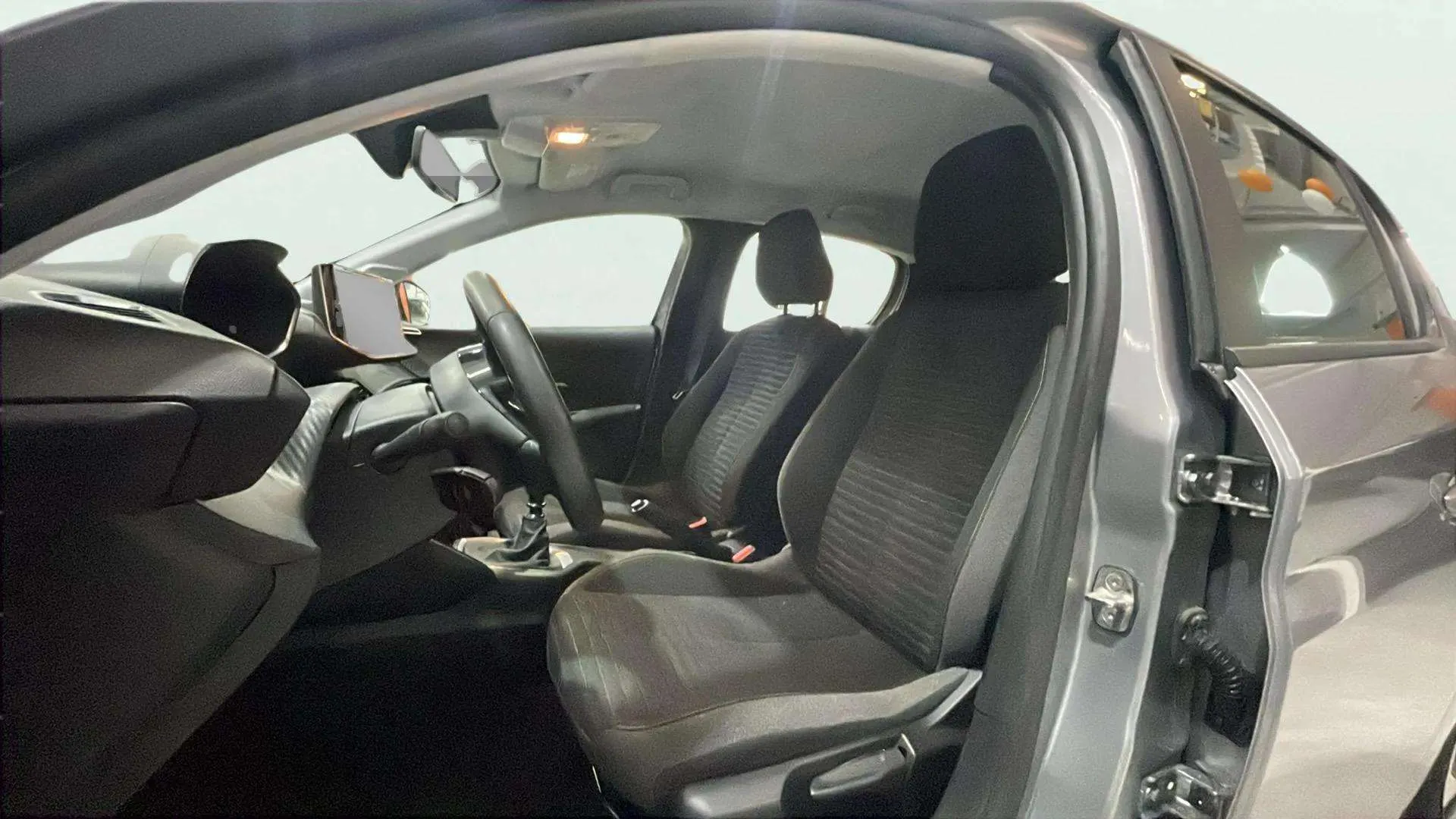 Peugeot 208 Allure PureTech 100 - foto 19