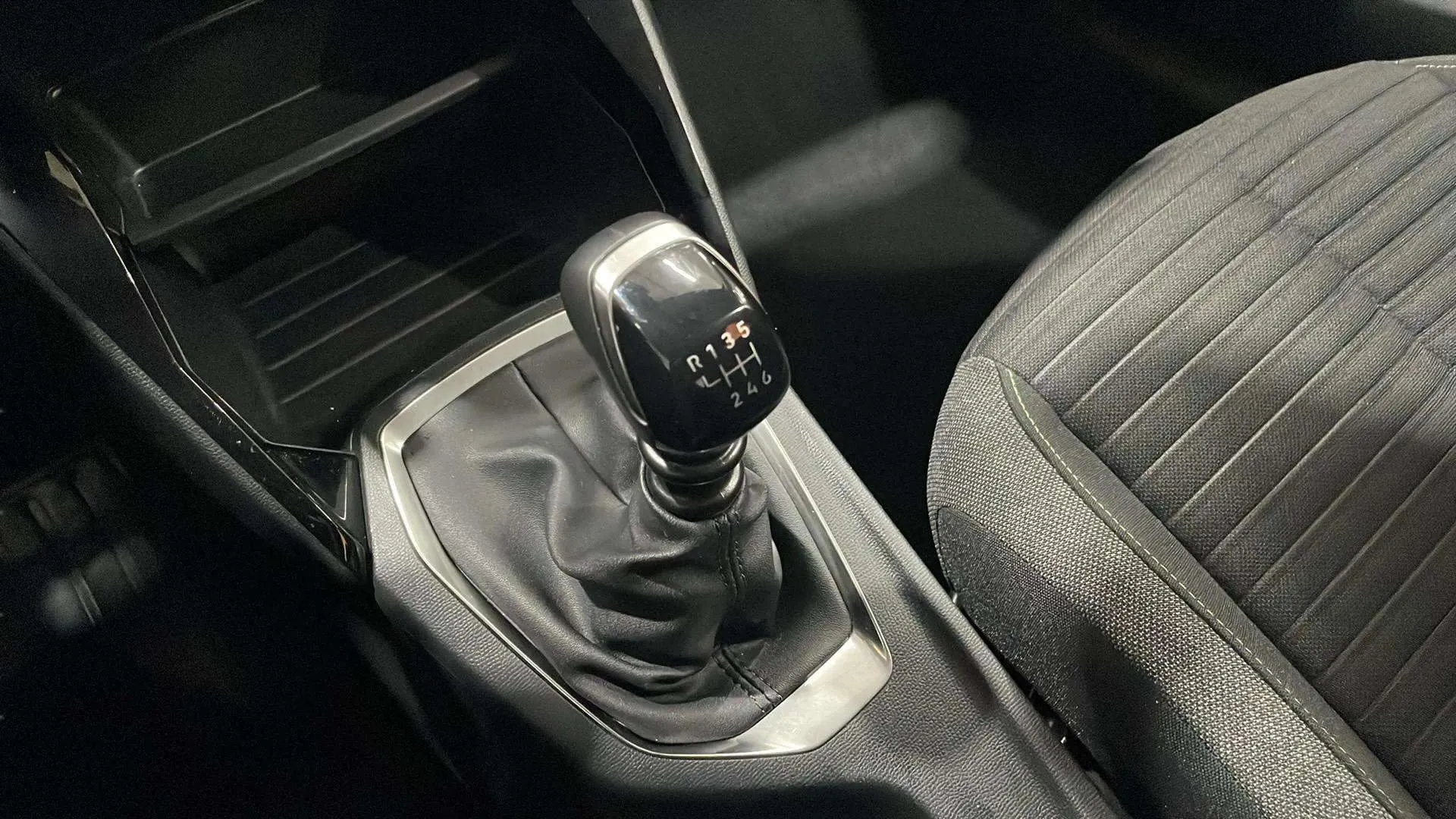 Peugeot 208 Allure PureTech 100 - foto 18