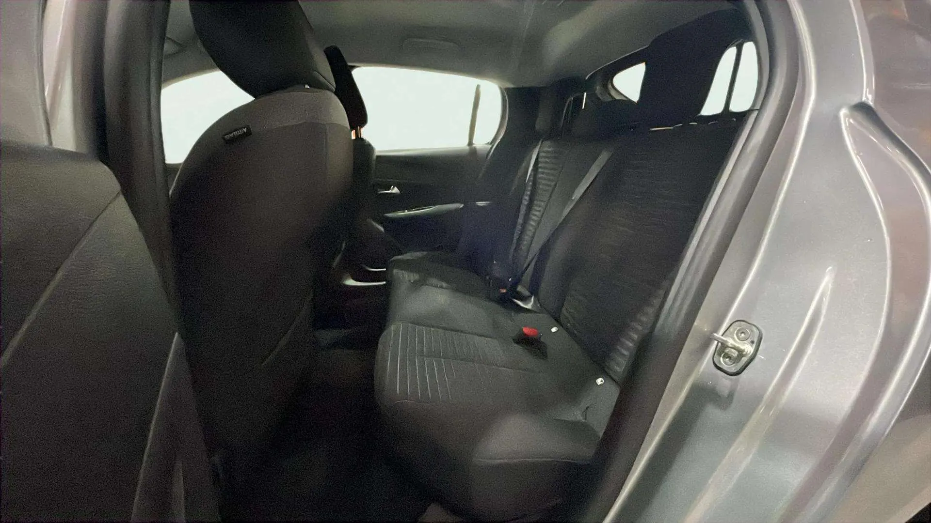 Peugeot 208 Allure PureTech 100 - foto 20