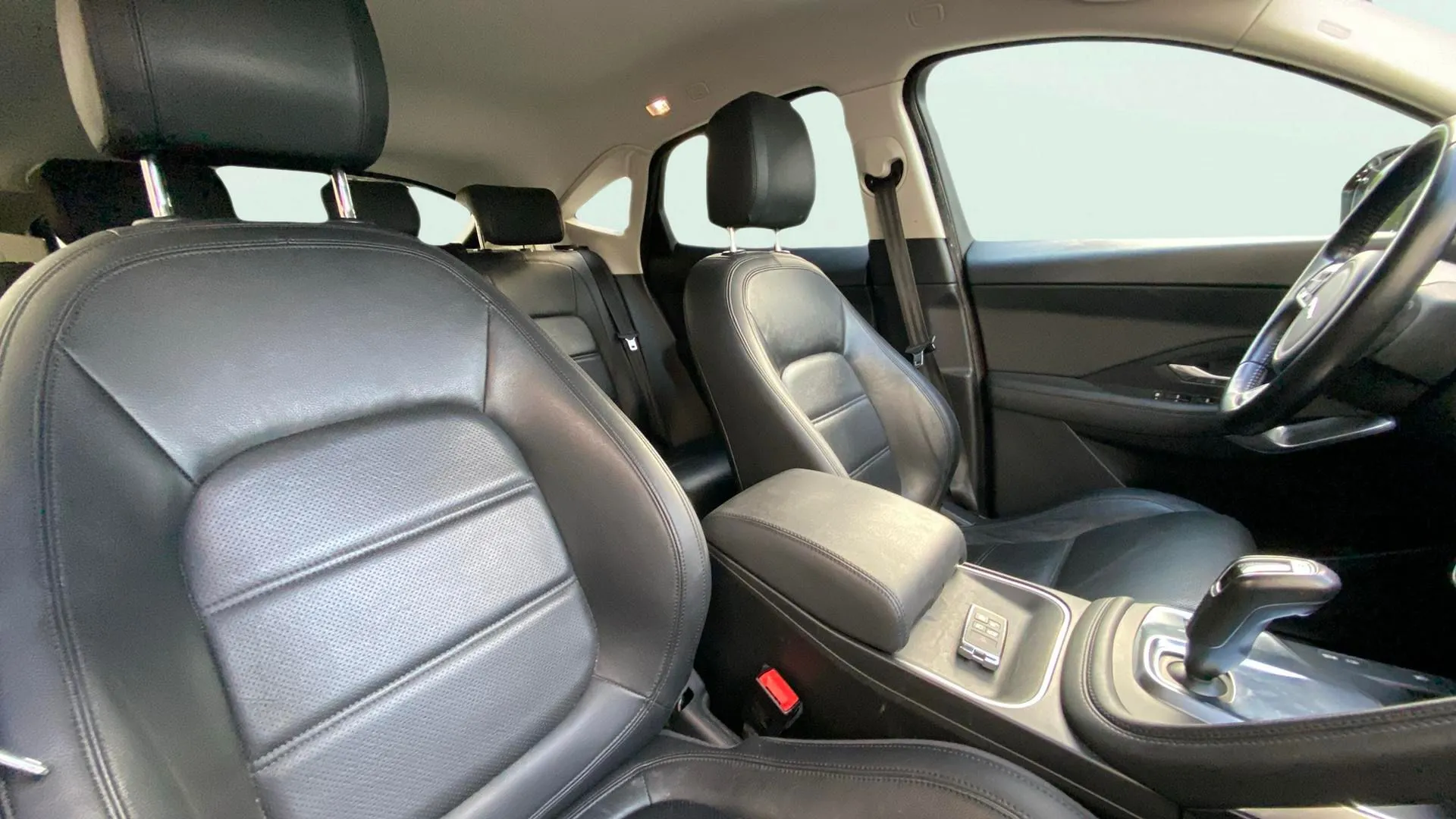 Jaguar E-Pace 2.0D SE 4WD - foto 16