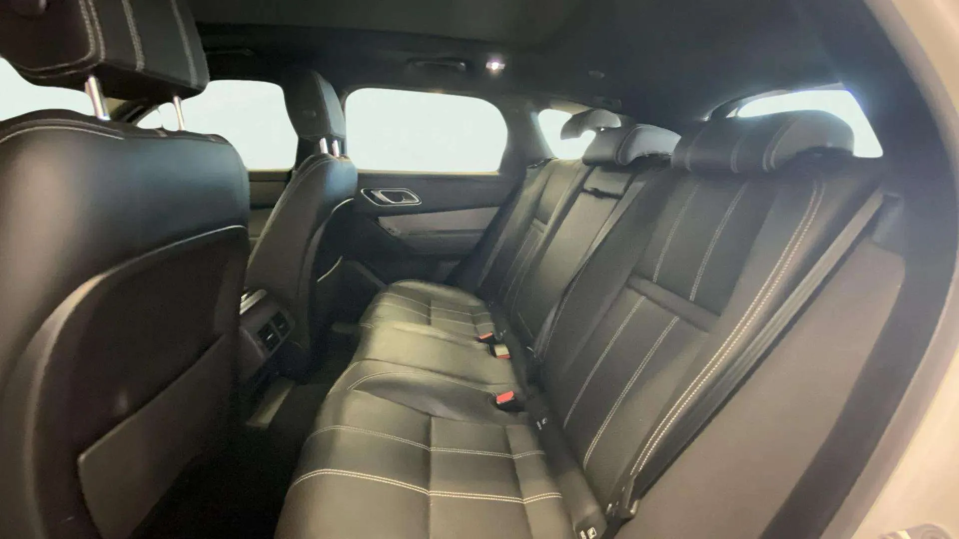 Land Rover Range Rover Velar 2.0D I4 4WD - foto 18