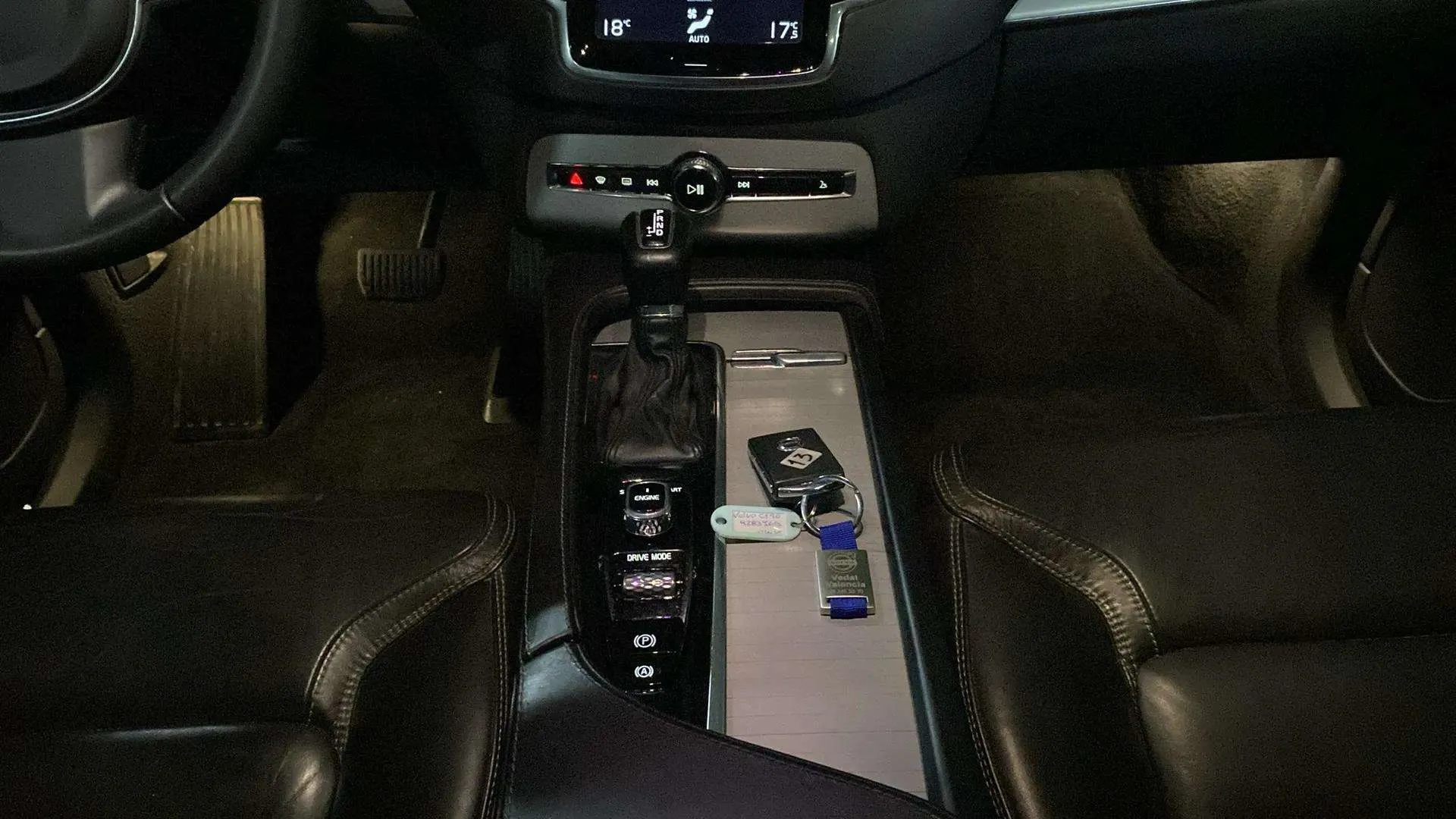 Volvo XC90 2.0 D4 Momentum - foto 9
