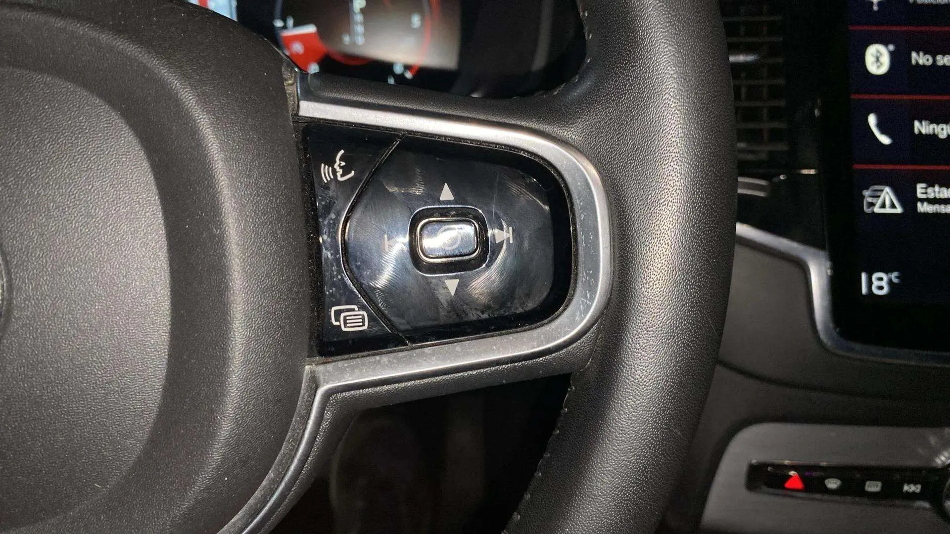 Volvo XC90 2.0 D4 Momentum - foto 19
