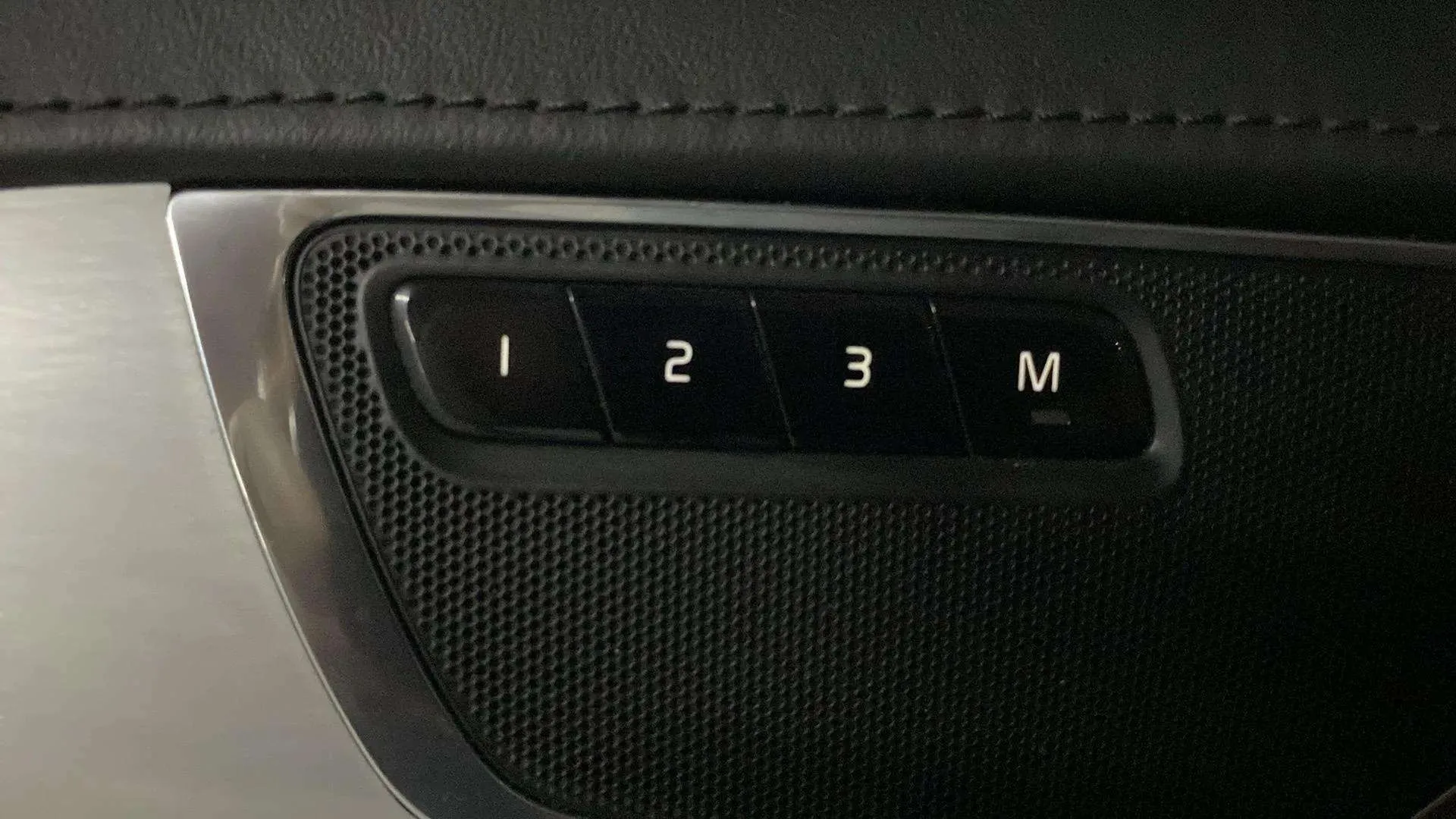 Volvo XC90 2.0 D4 Momentum - foto 15