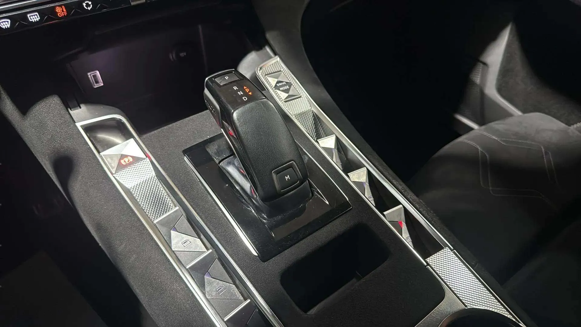DS DS 7 BlueHDi 130 Performance Line - foto 29