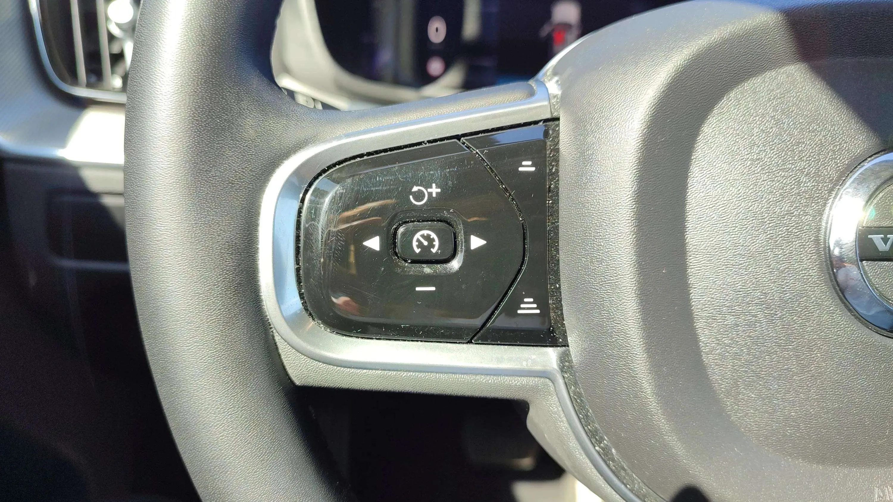 Volvo XC60 2.0 B4 D Plus Dark - foto 15