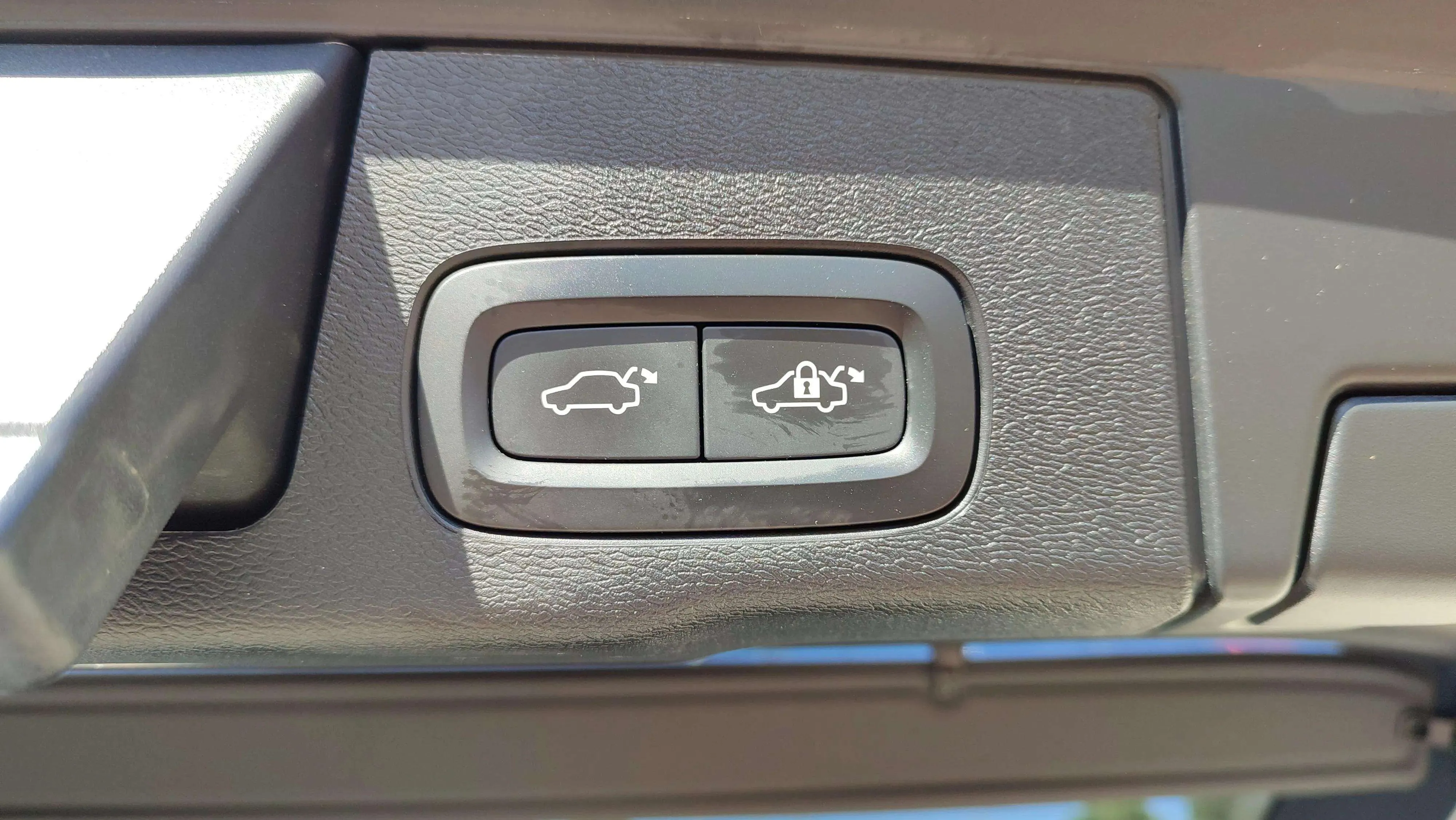 Volvo XC60 2.0 B4 D Plus Dark - foto 14