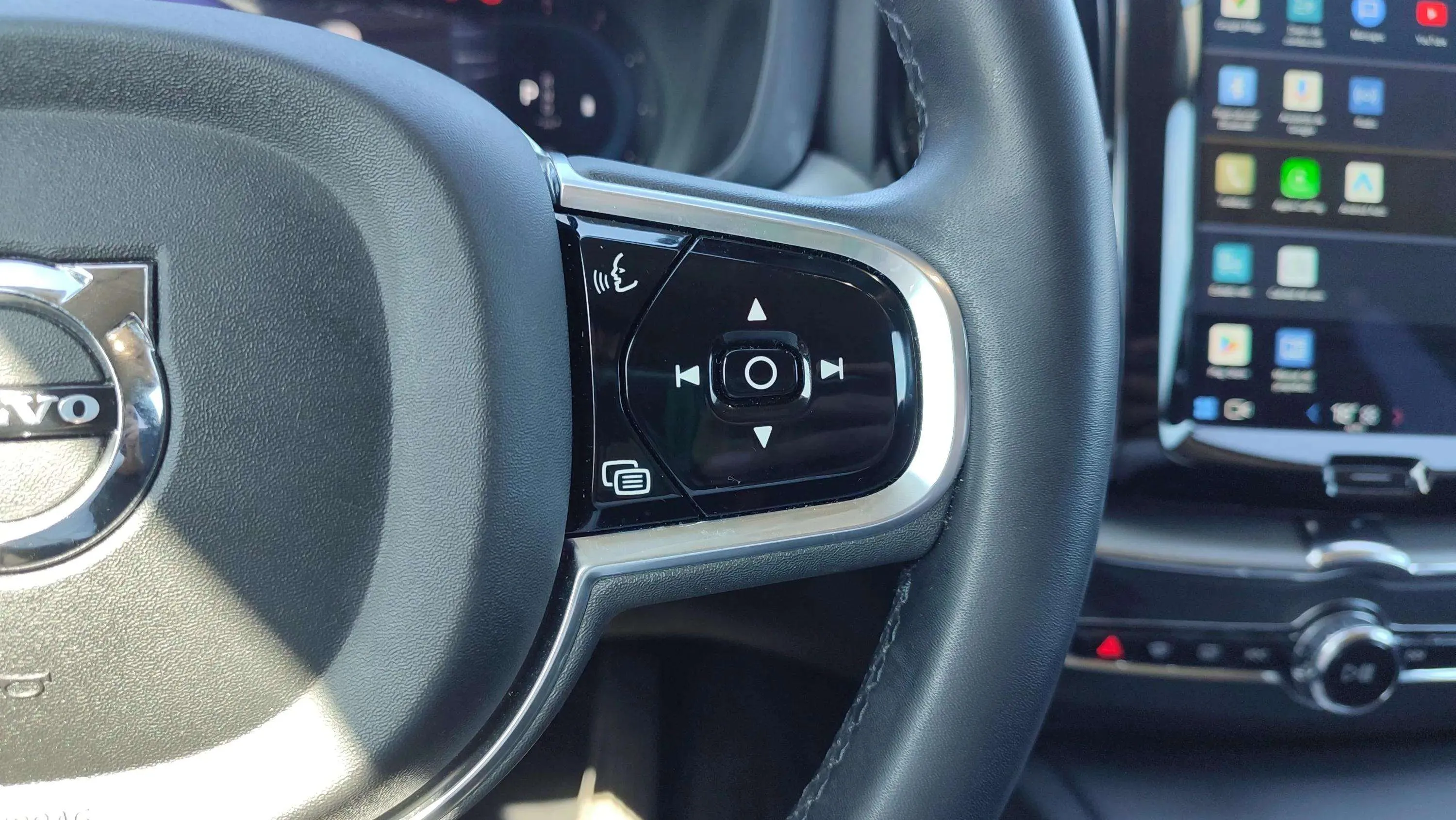 Volvo XC60 2.0 B4 D Plus Dark - foto 16