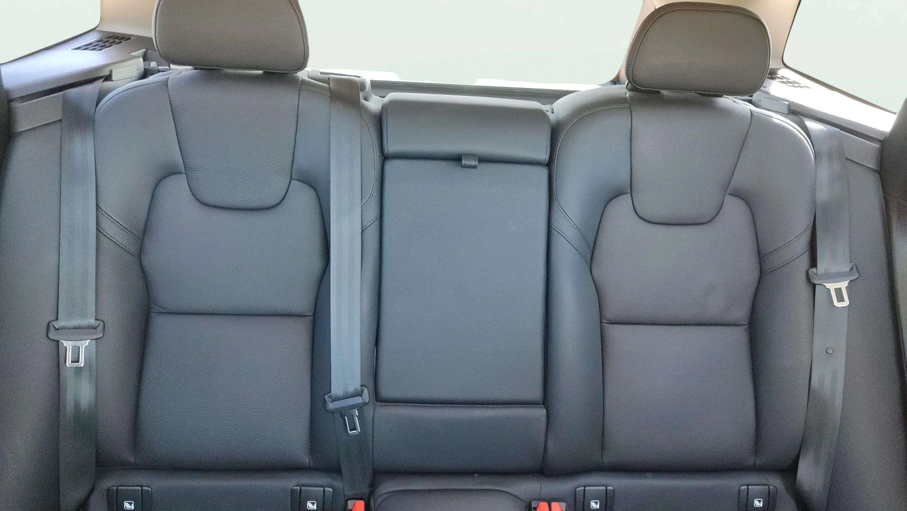 Volvo XC60 2.0 B4 D Plus Dark - foto 12
