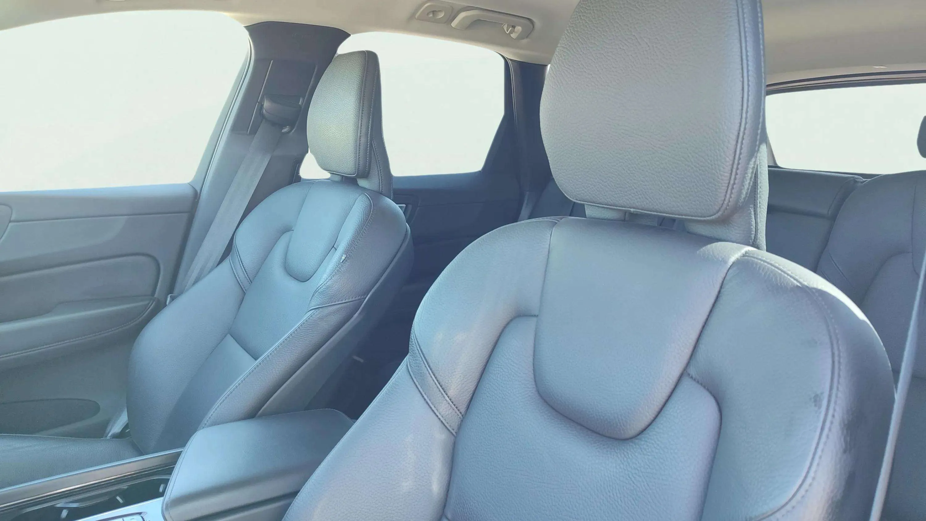 Volvo XC60 2.0 B4 D Plus Dark - foto 20