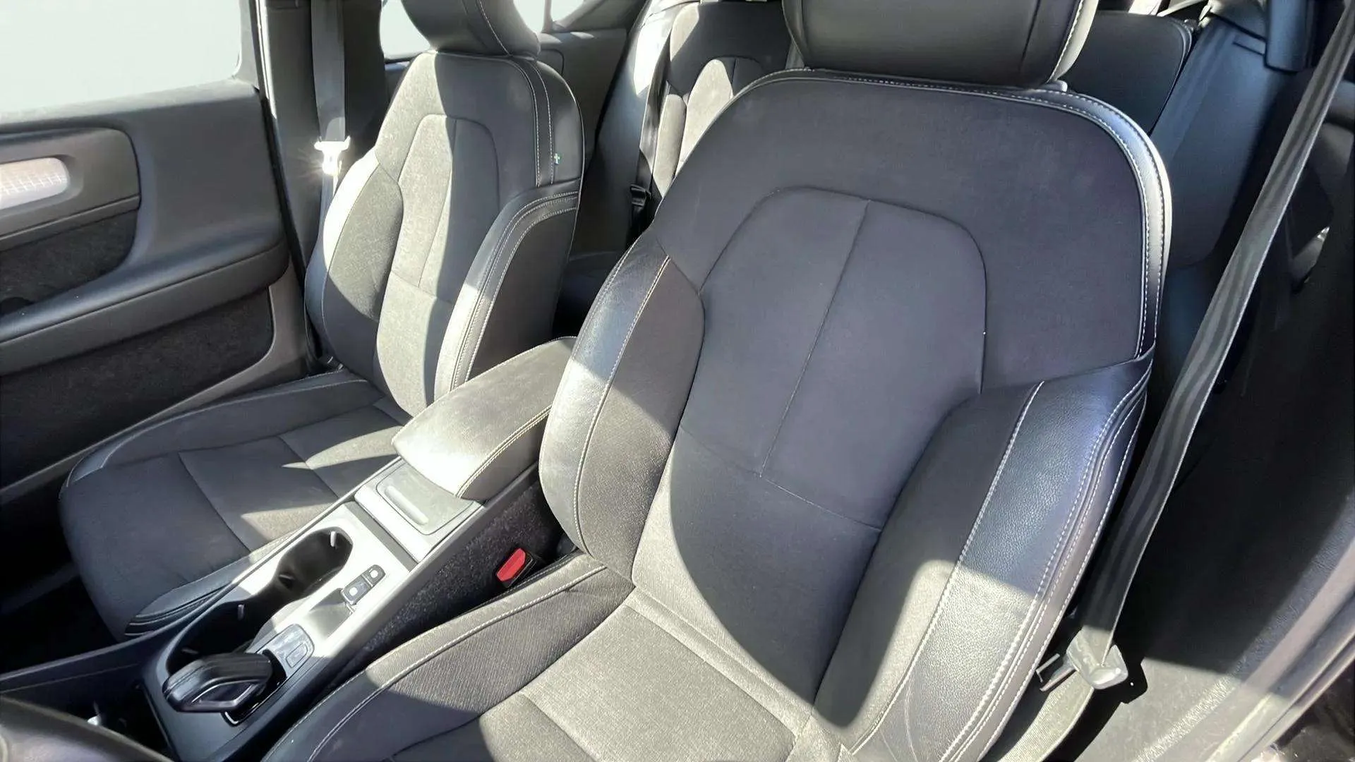 Volvo XC40 2.0 D3 AWD Business Plus - foto 16