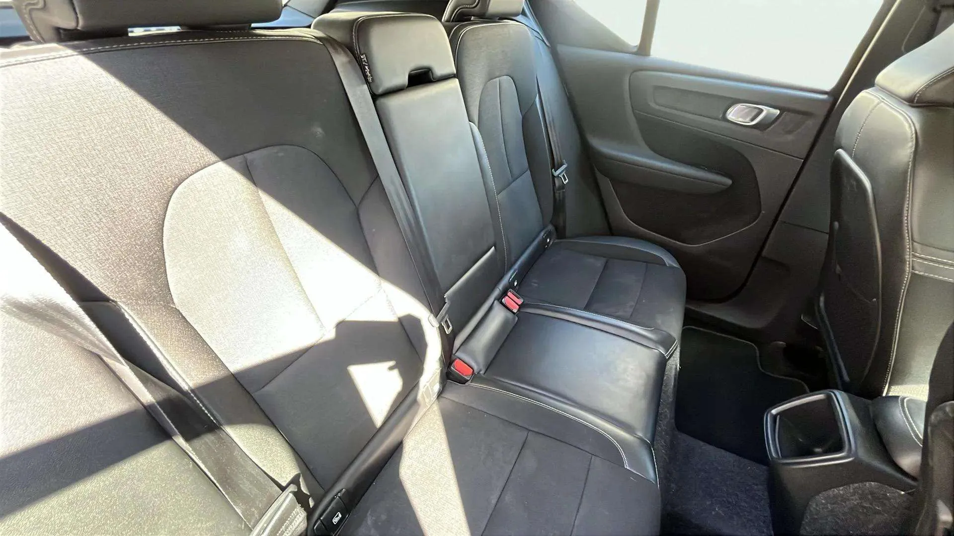 Volvo XC40 2.0 D3 AWD Business Plus - foto 18