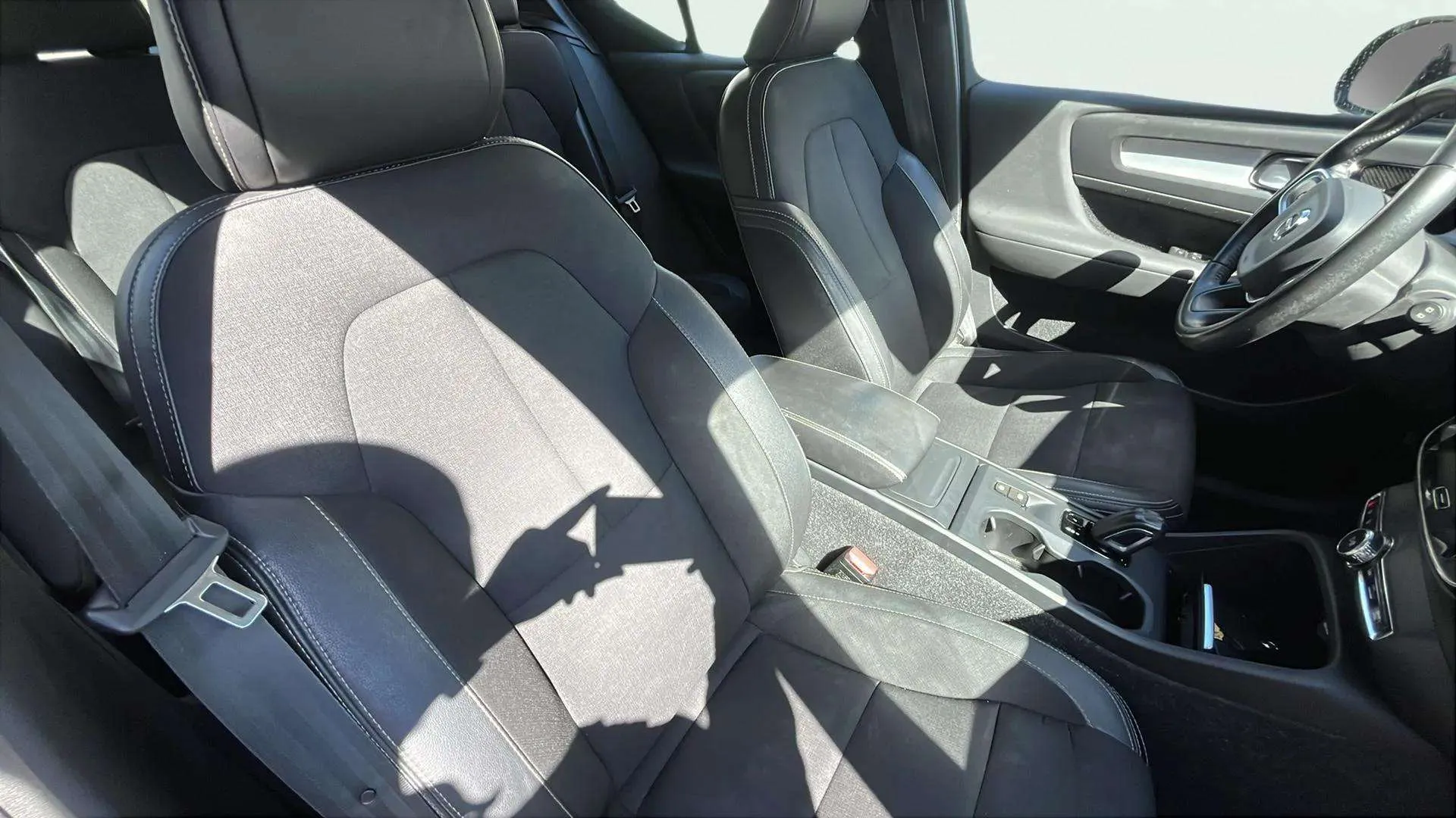 Volvo XC40 2.0 D3 AWD Business Plus - foto 17