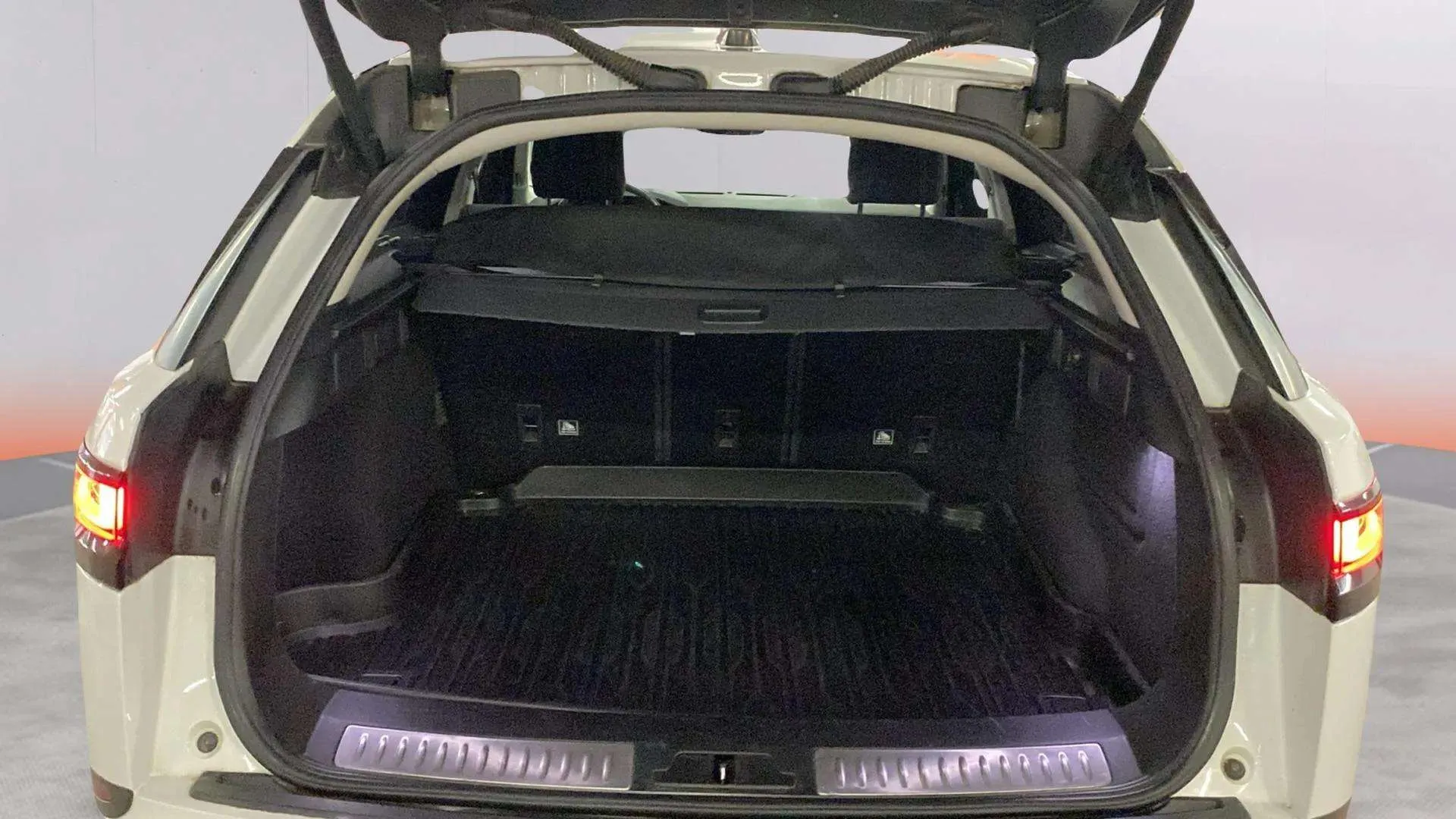 Land Rover Range Rover Velar 2.0 D180 4WD - foto 9