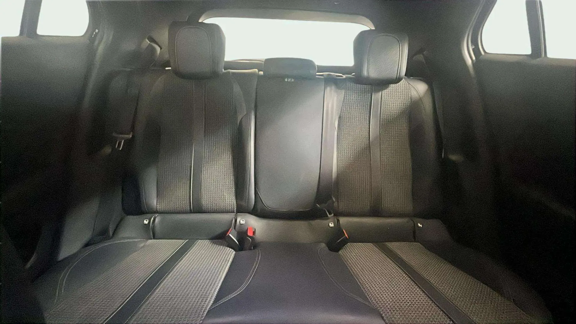 Peugeot 2008 GT Pack PureTech 130 EAT8 - foto 13
