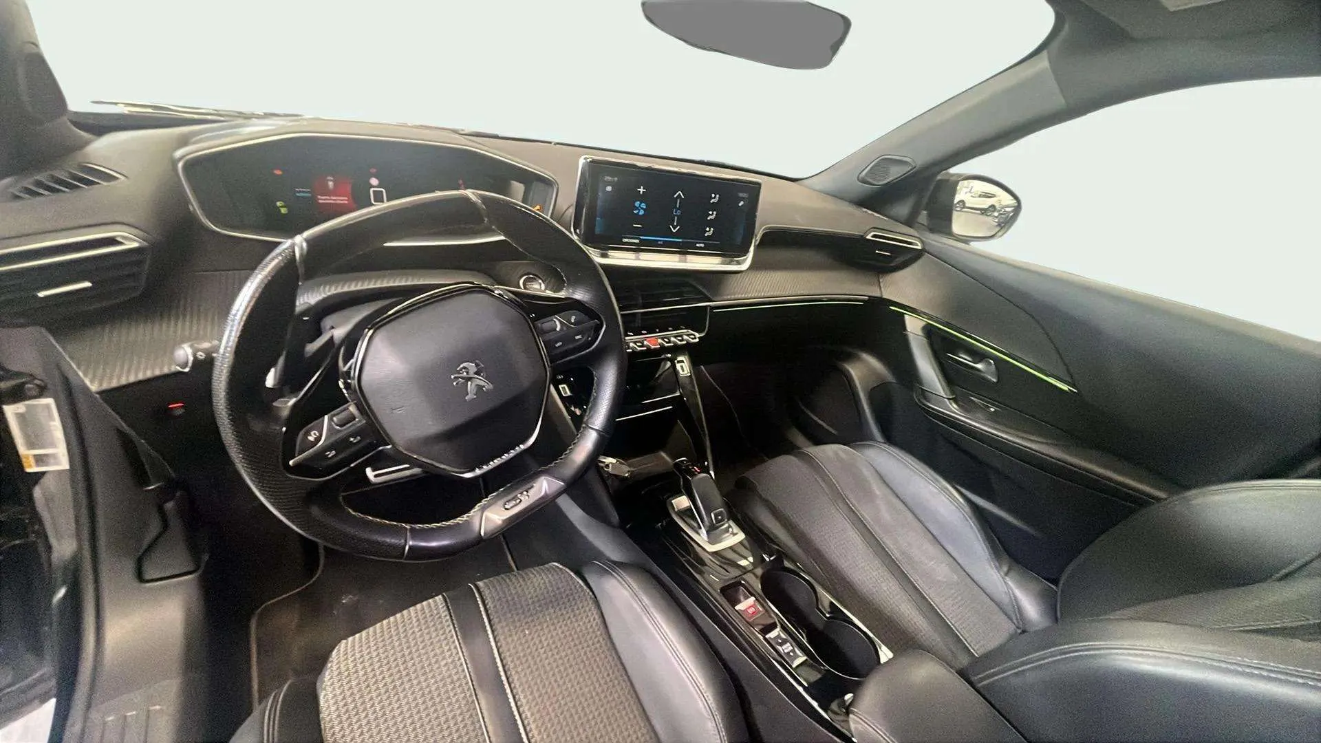 Peugeot 2008 GT Pack PureTech 130 EAT8 - foto 8