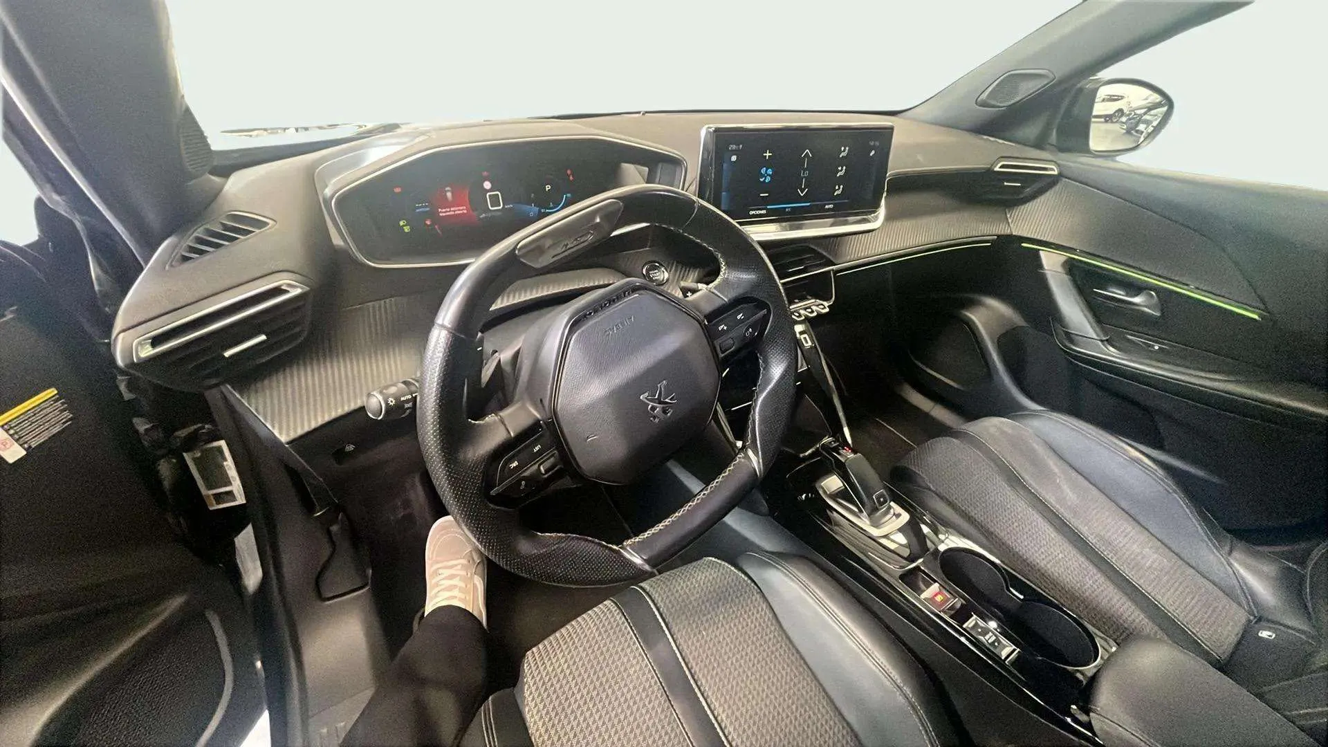 Peugeot 2008 GT Pack PureTech 130 EAT8 - foto 10
