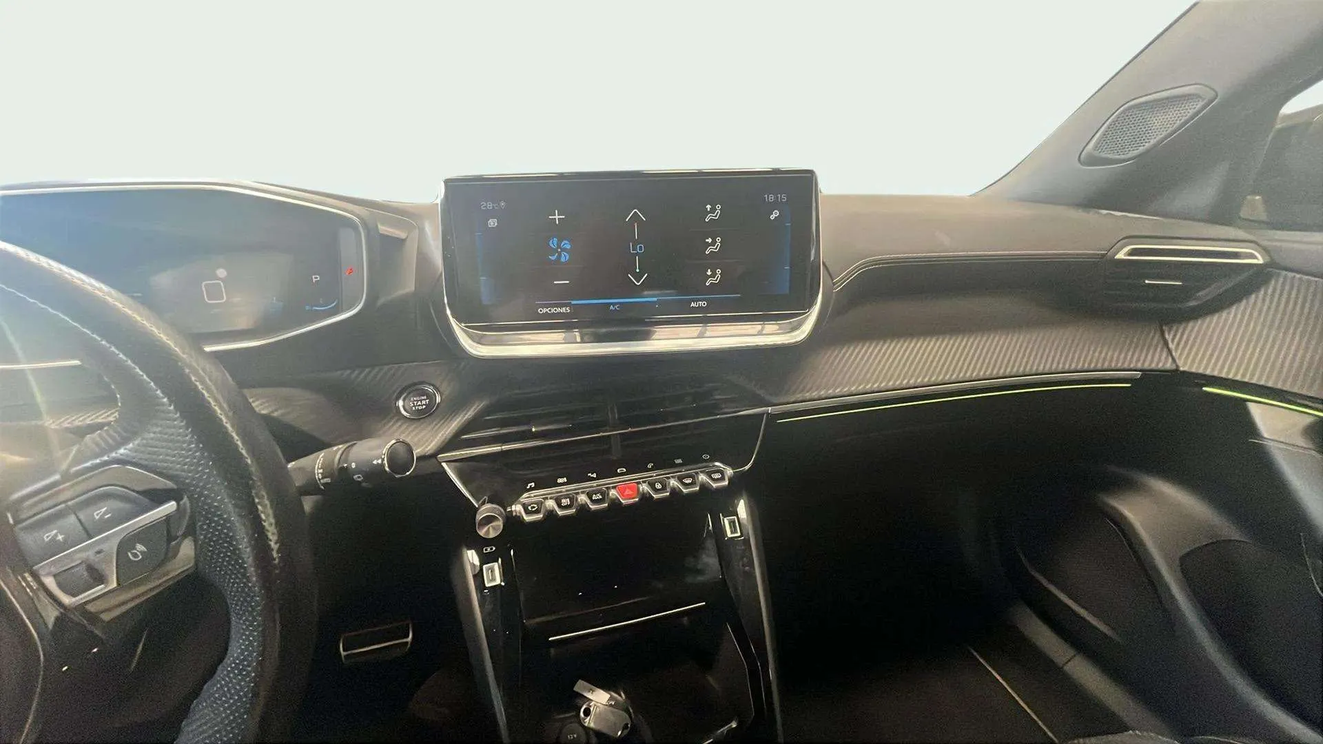 Peugeot 2008 GT Pack PureTech 130 EAT8 - foto 9