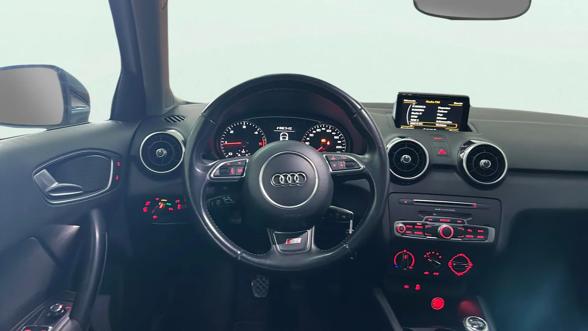 Audi A1 Sportback 1.4 TDI ultra Adrenalin - foto 12