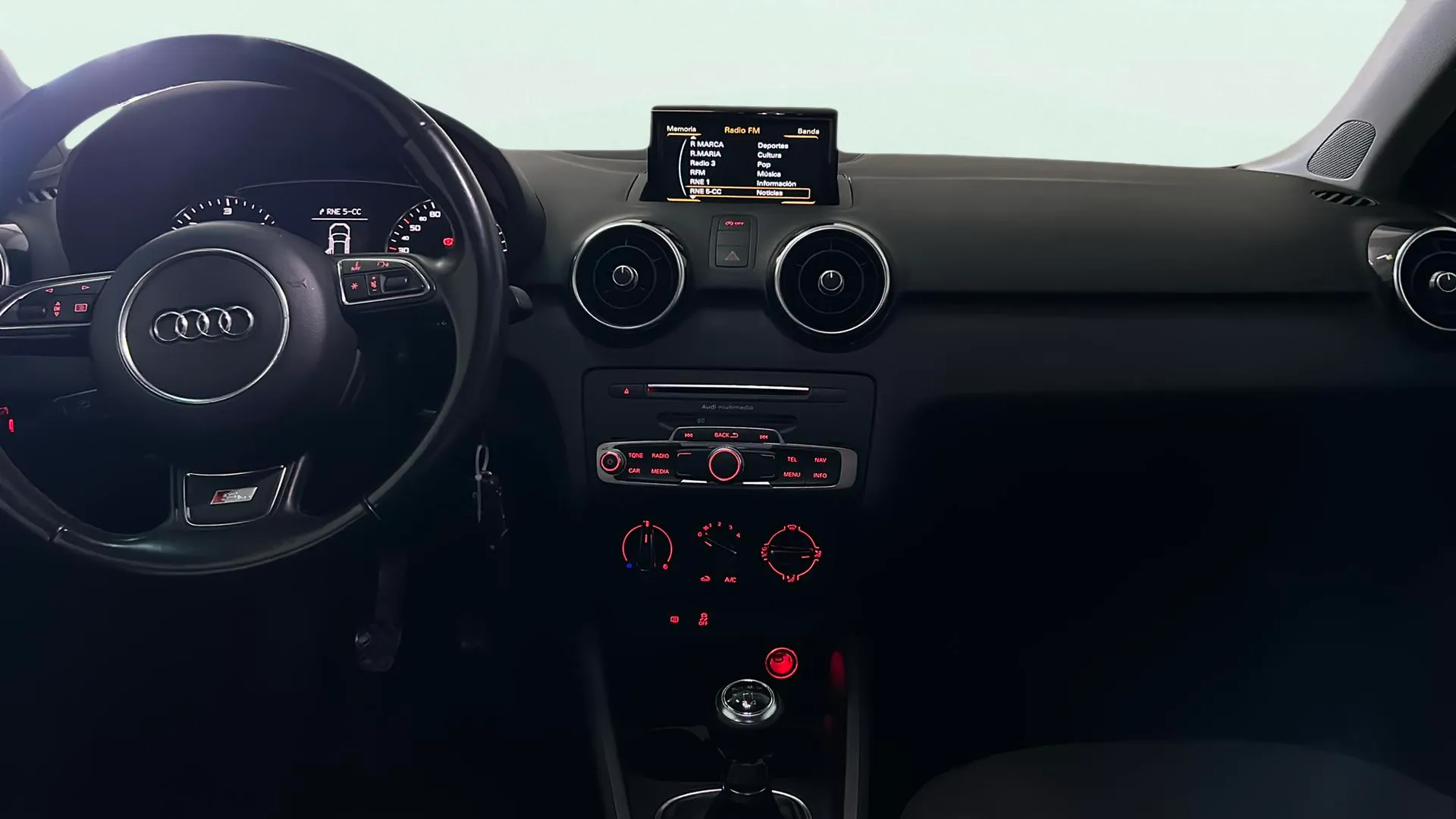 Audi A1 Sportback 1.4 TDI ultra Adrenalin - foto 10
