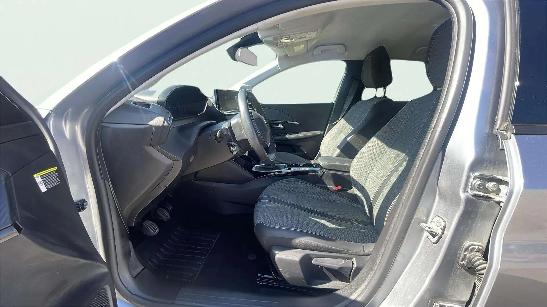 Peugeot 208 Allure PureTech 100 - foto 10
