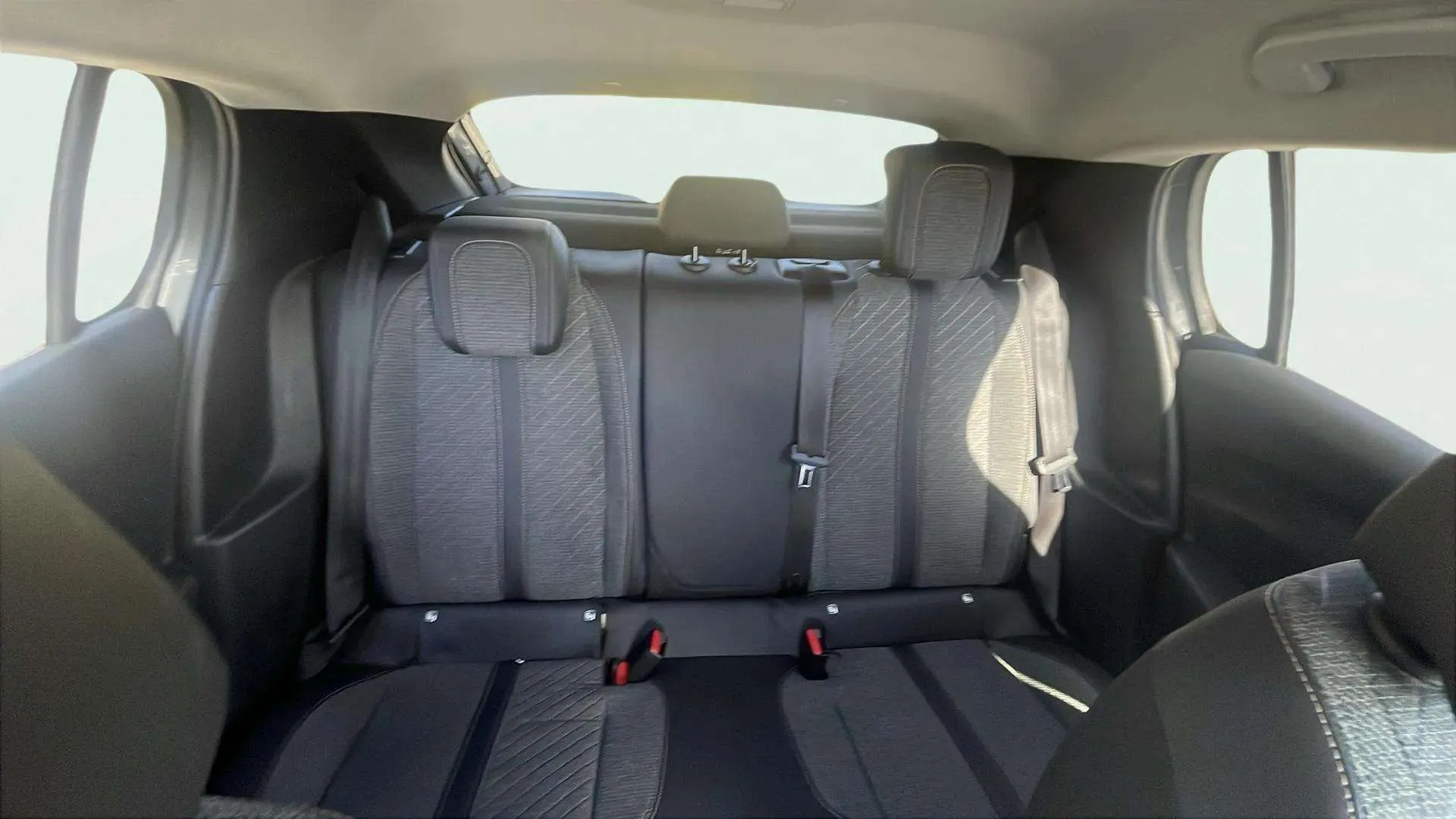 Peugeot 208 Allure PureTech 100 - foto 11