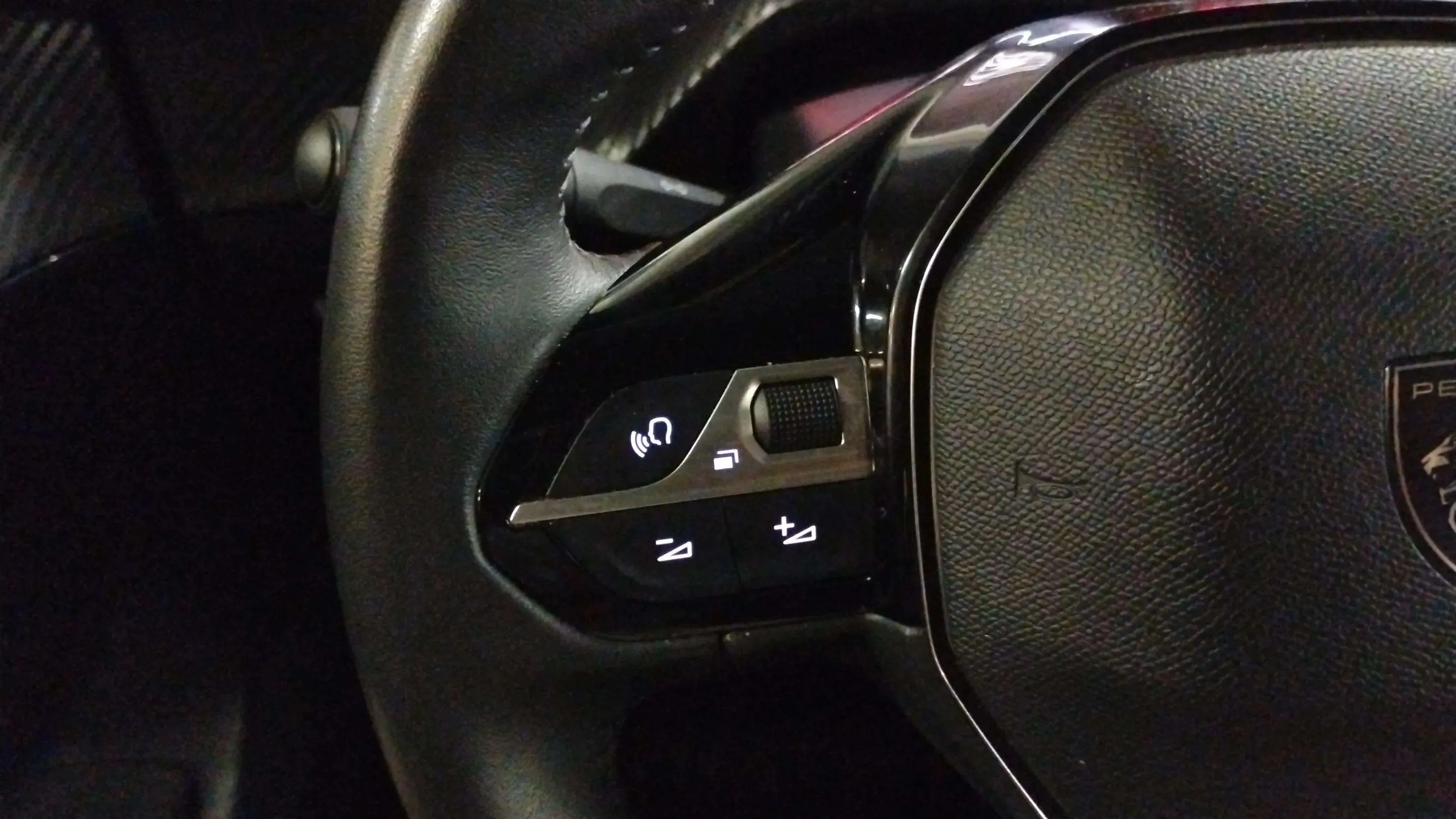 Peugeot 208 Allure PureTech 100 - foto 17