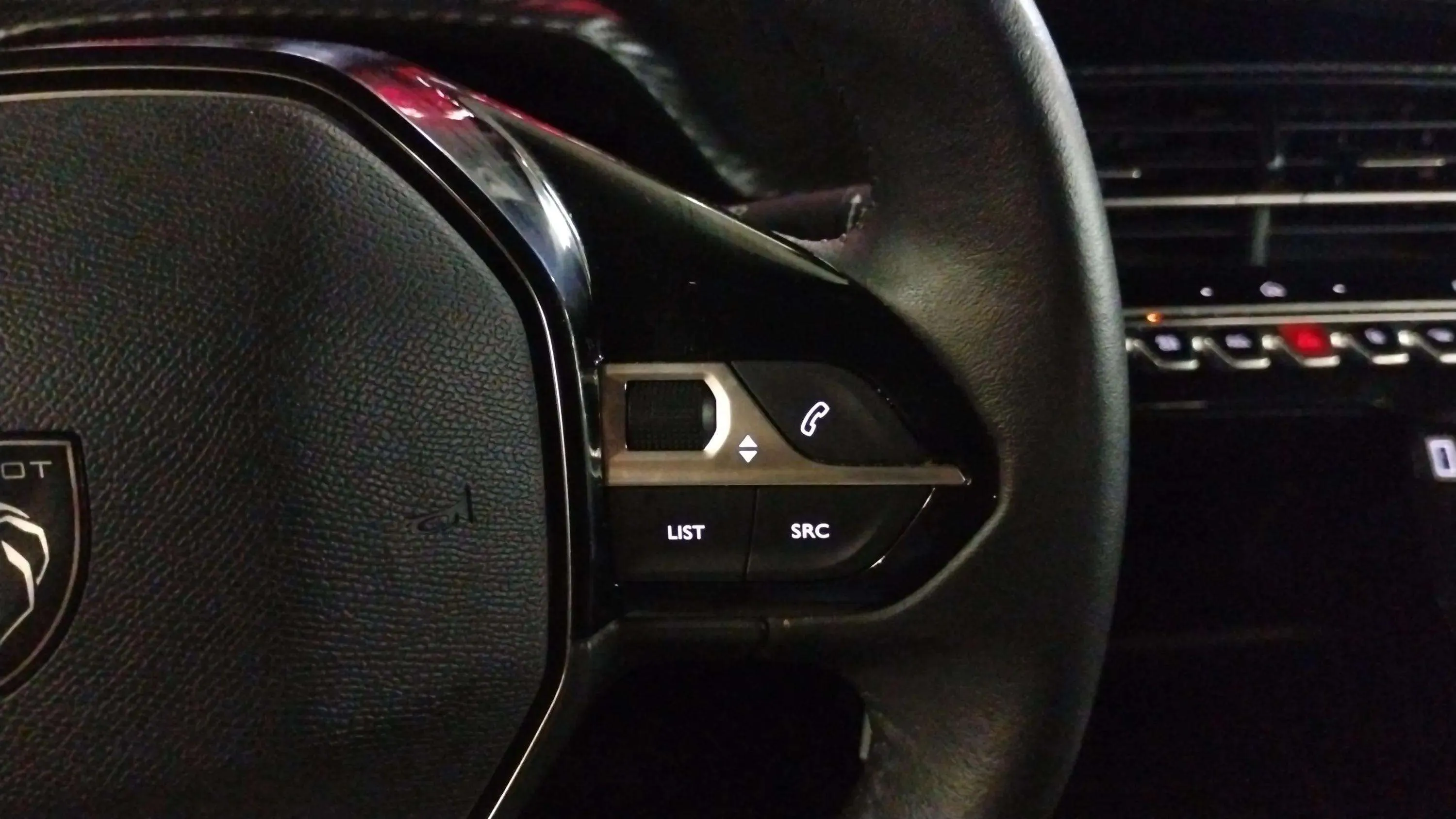 Peugeot 208 Allure PureTech 100 - foto 18
