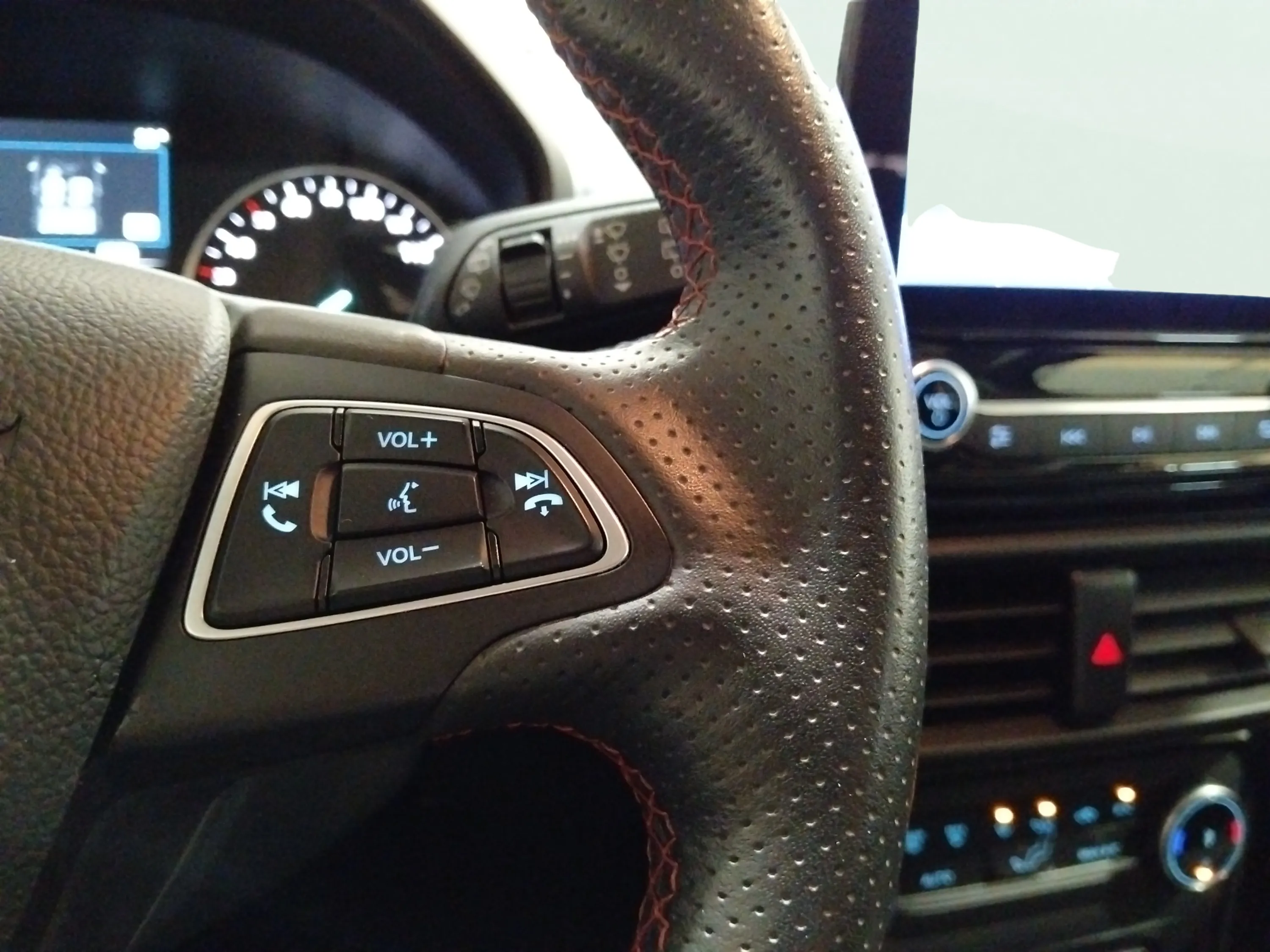 Ford EcoSport 1.0T EcoBoost ST Line - foto 22