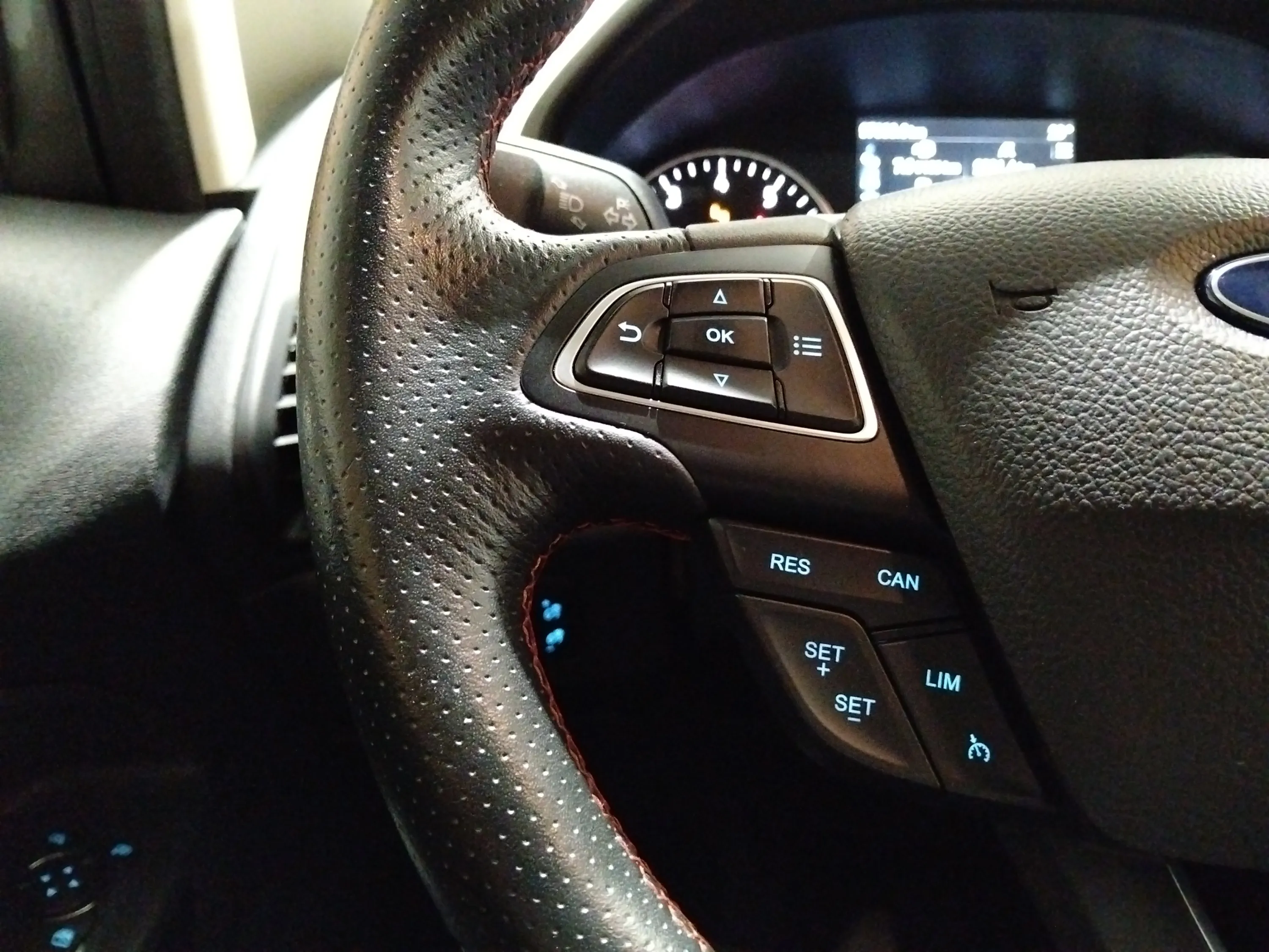 Ford EcoSport 1.0T EcoBoost ST Line - foto 23