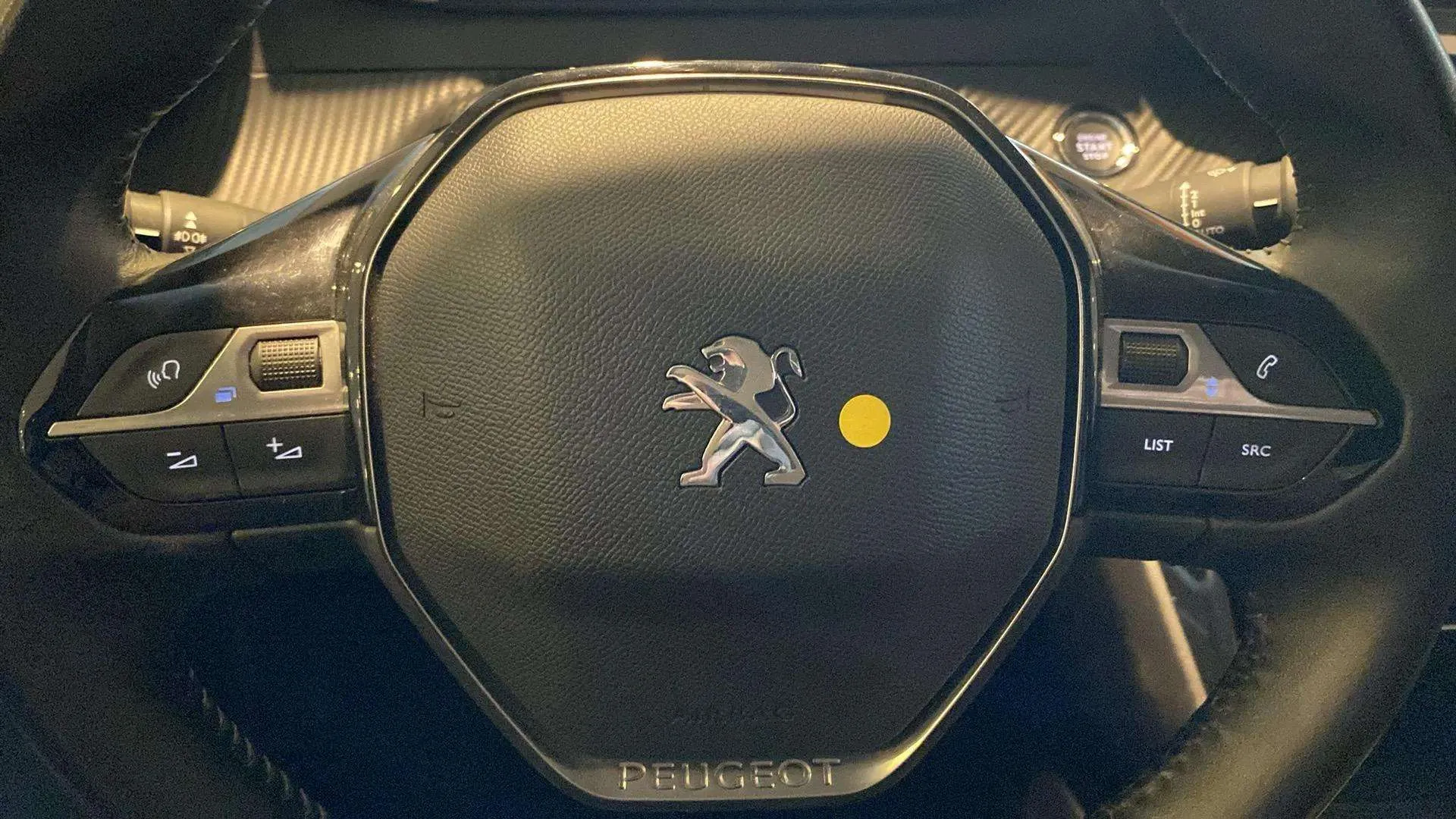 Peugeot 2008 Allure PureTech 100 BVM6 - foto 12