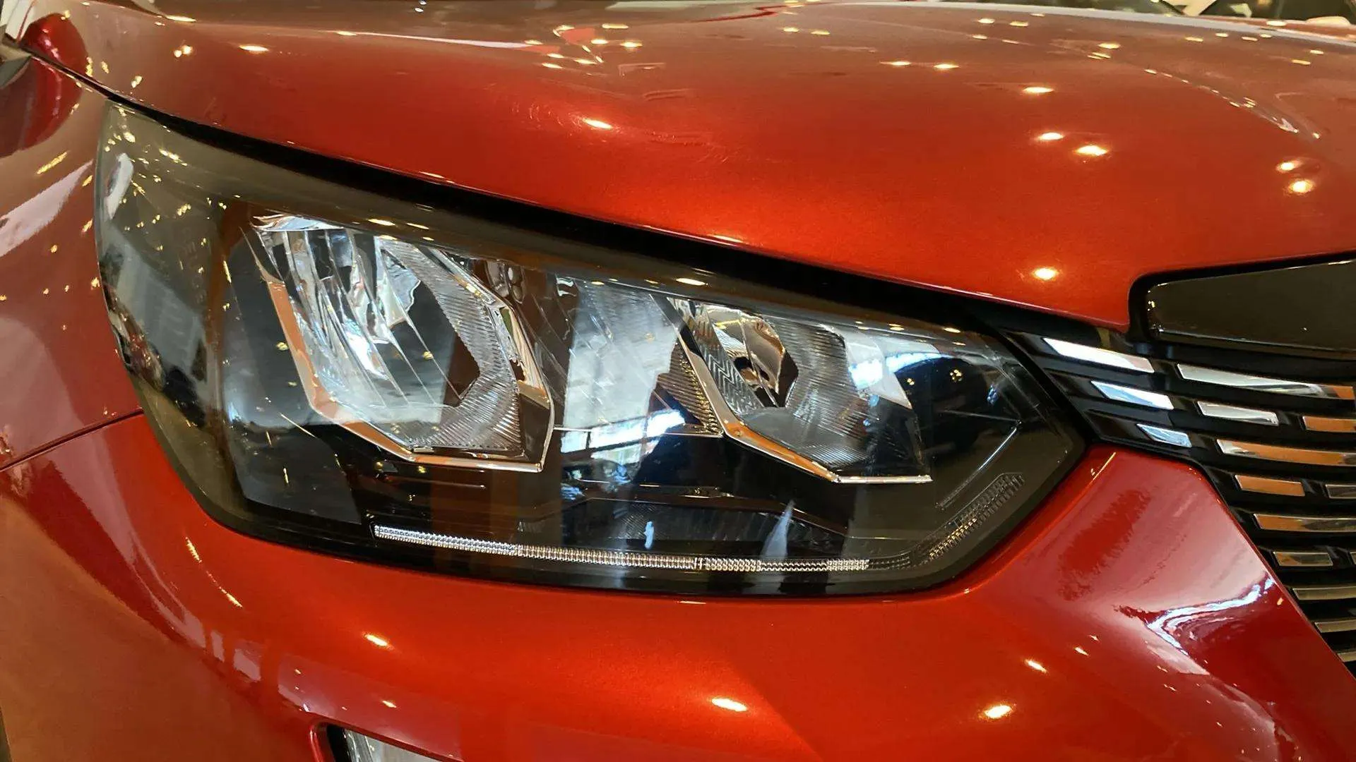 Peugeot 2008 Allure PureTech 100 BVM6 - foto 29
