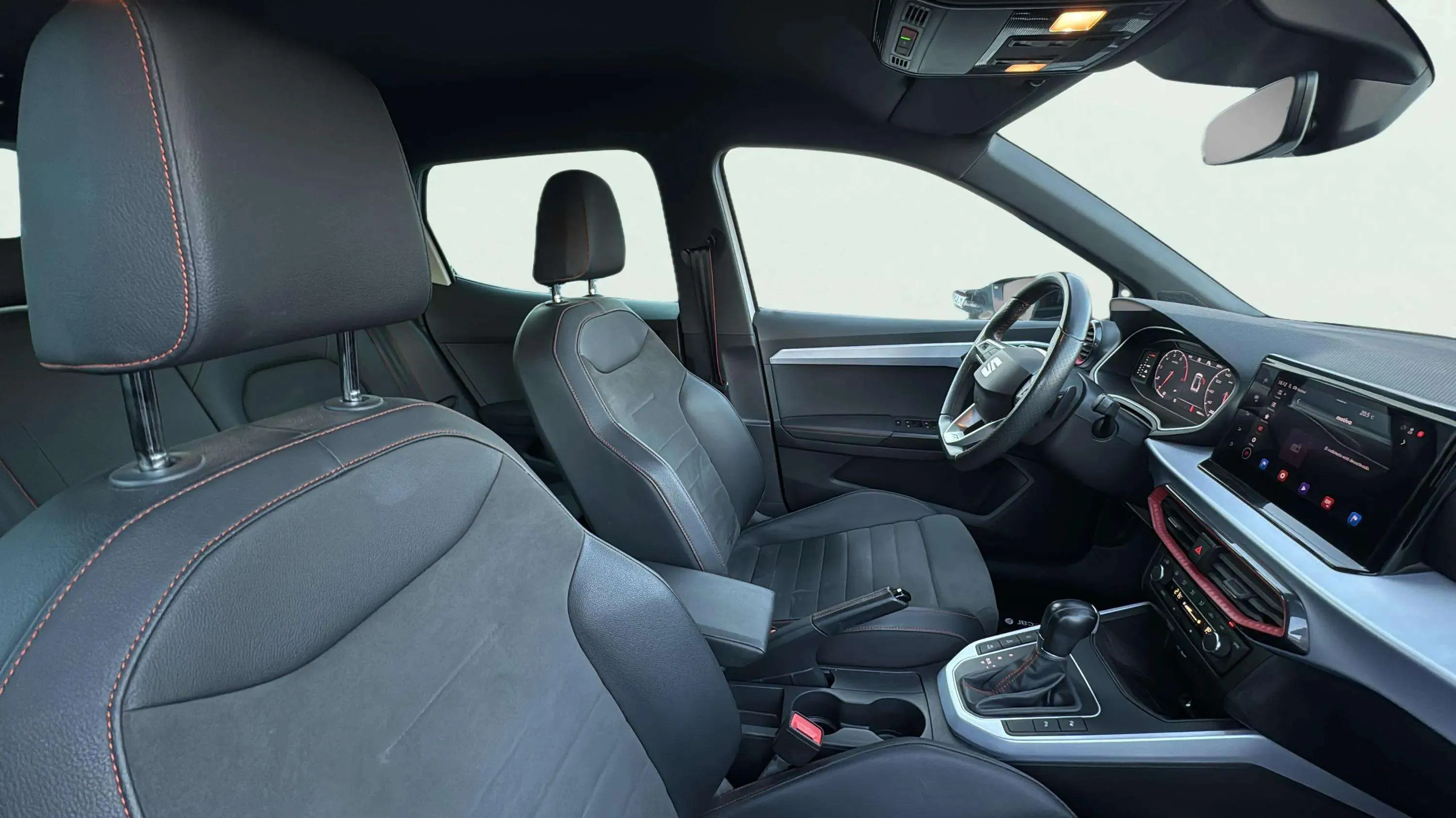 SEAT Arona 1.5 TSI DSG FR - foto 23