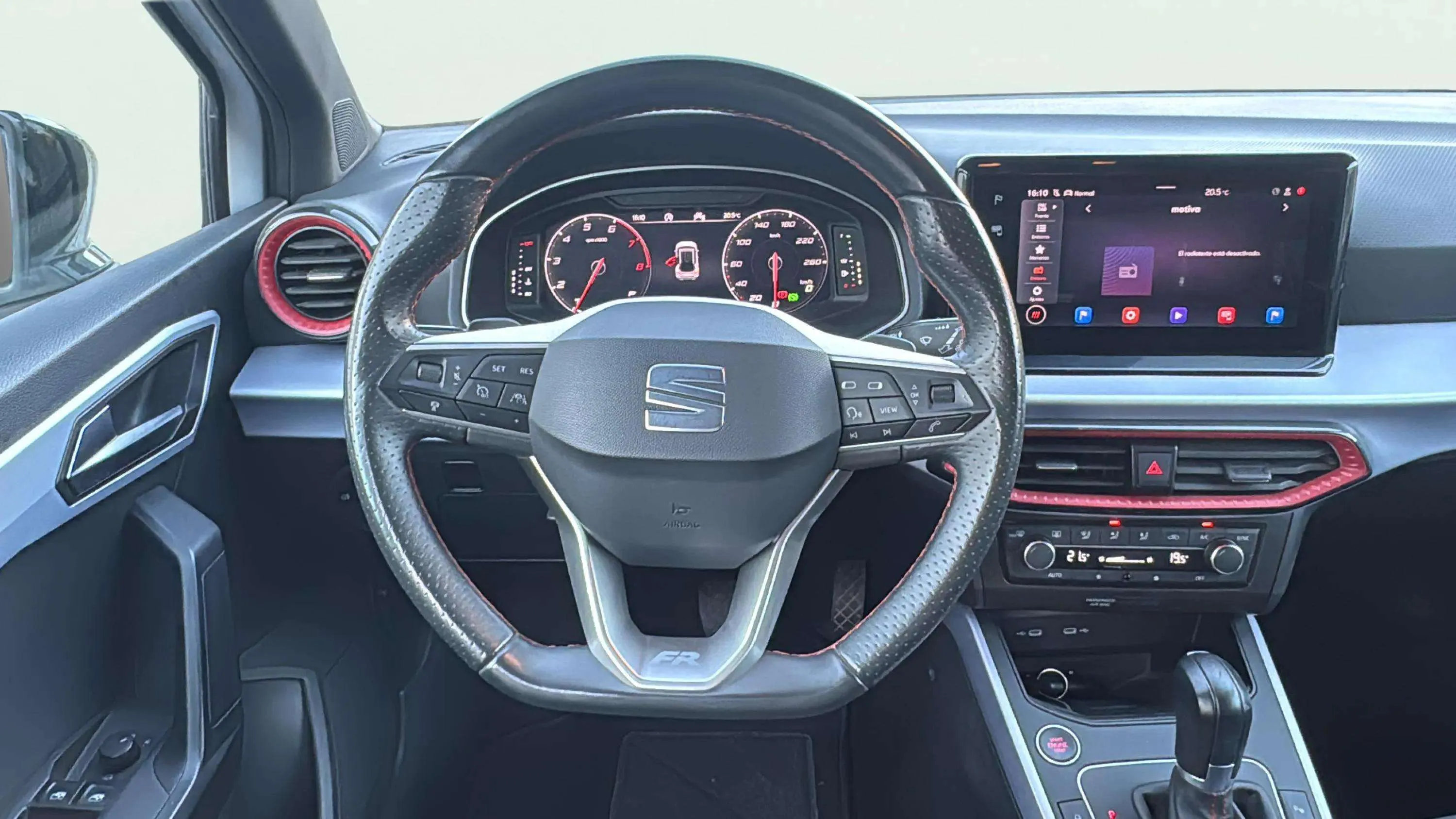 SEAT Arona 1.5 TSI DSG FR - foto 17