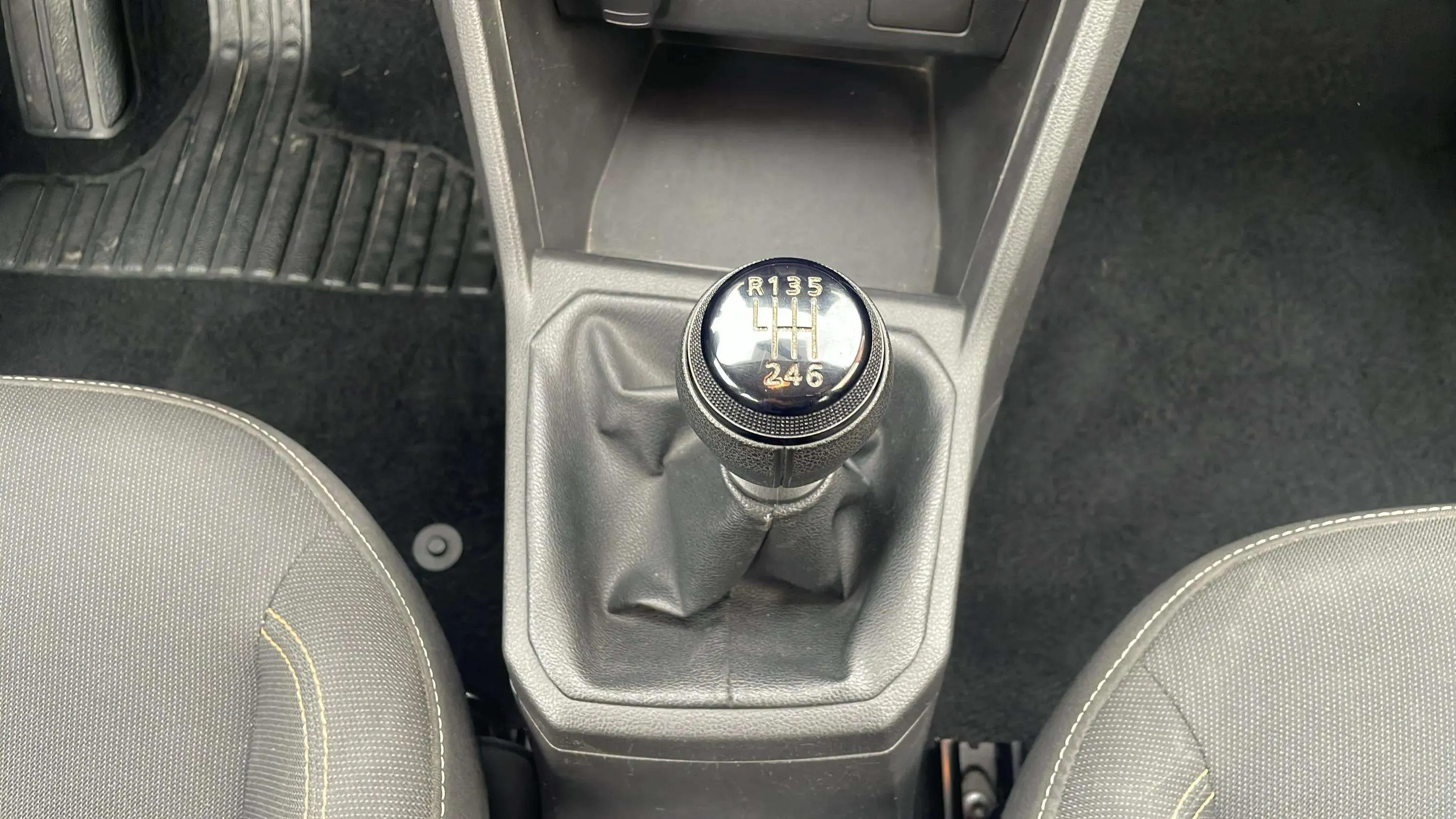 Dacia Sandero Stepway Essential TCe (90V) - foto 15