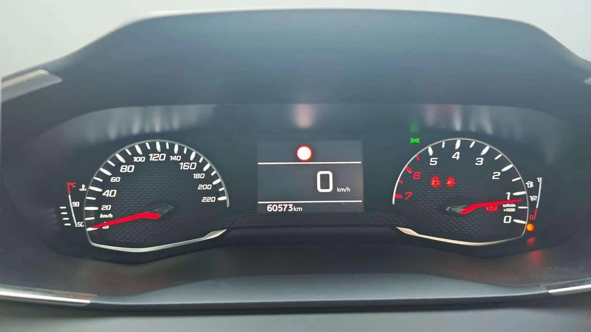 Peugeot 2008 Active PureTech 100 BVM6 - foto 11