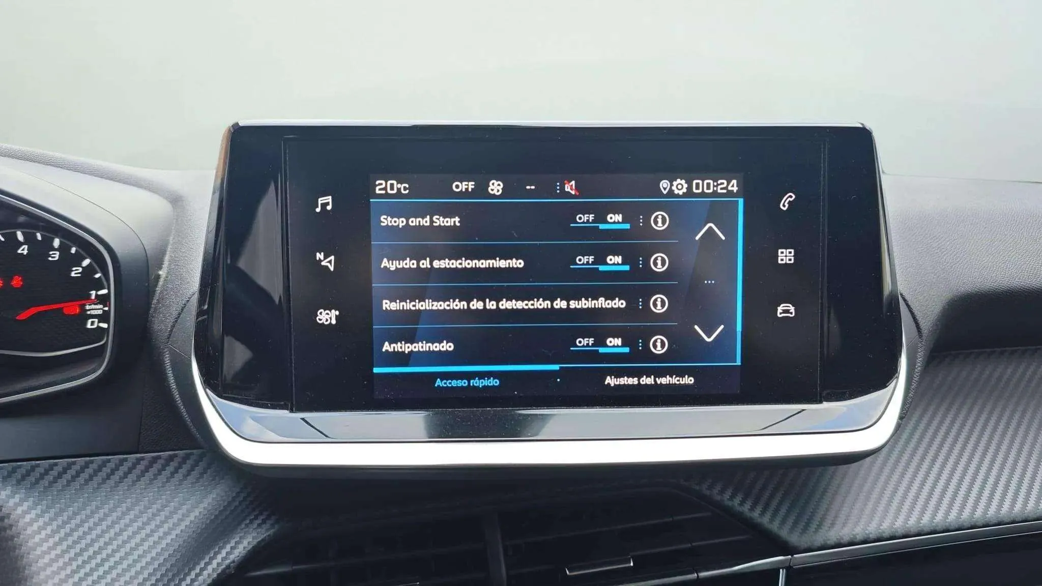 Peugeot 2008 Active PureTech 100 BVM6 - foto 18