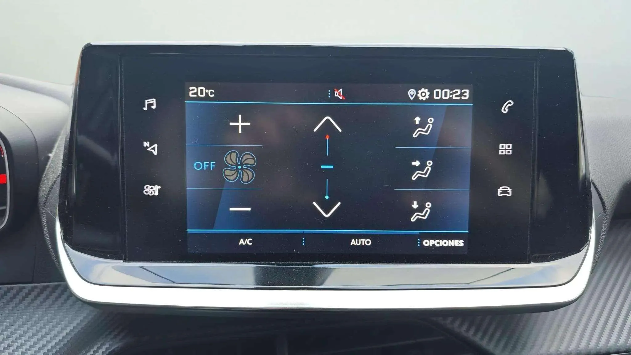 Peugeot 2008 Active PureTech 100 BVM6 - foto 17