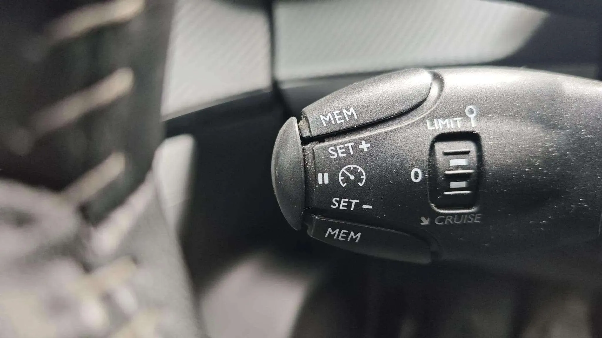 Peugeot 2008 Active PureTech 100 BVM6 - foto 12