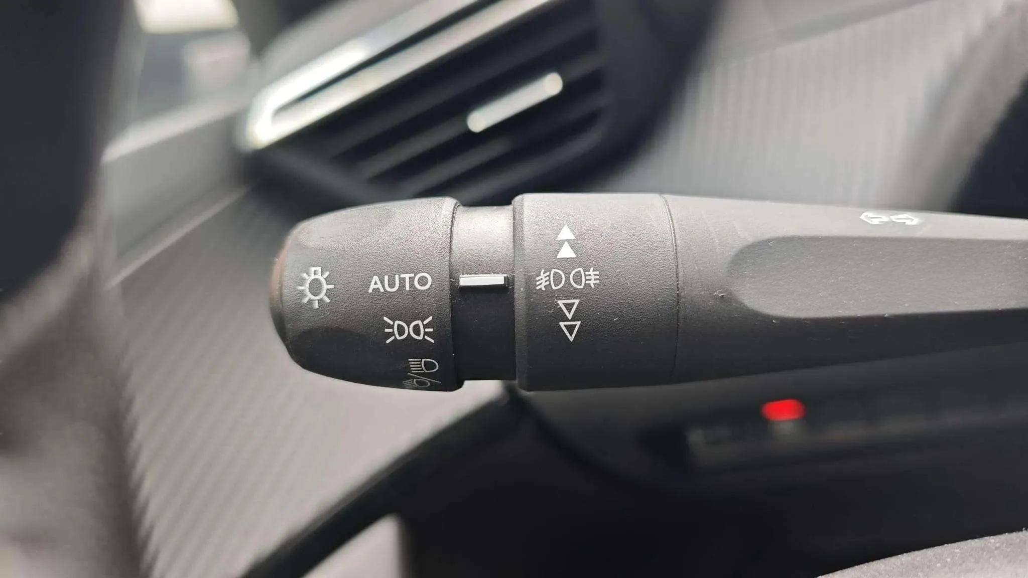 Peugeot 2008 Active PureTech 100 BVM6 - foto 13