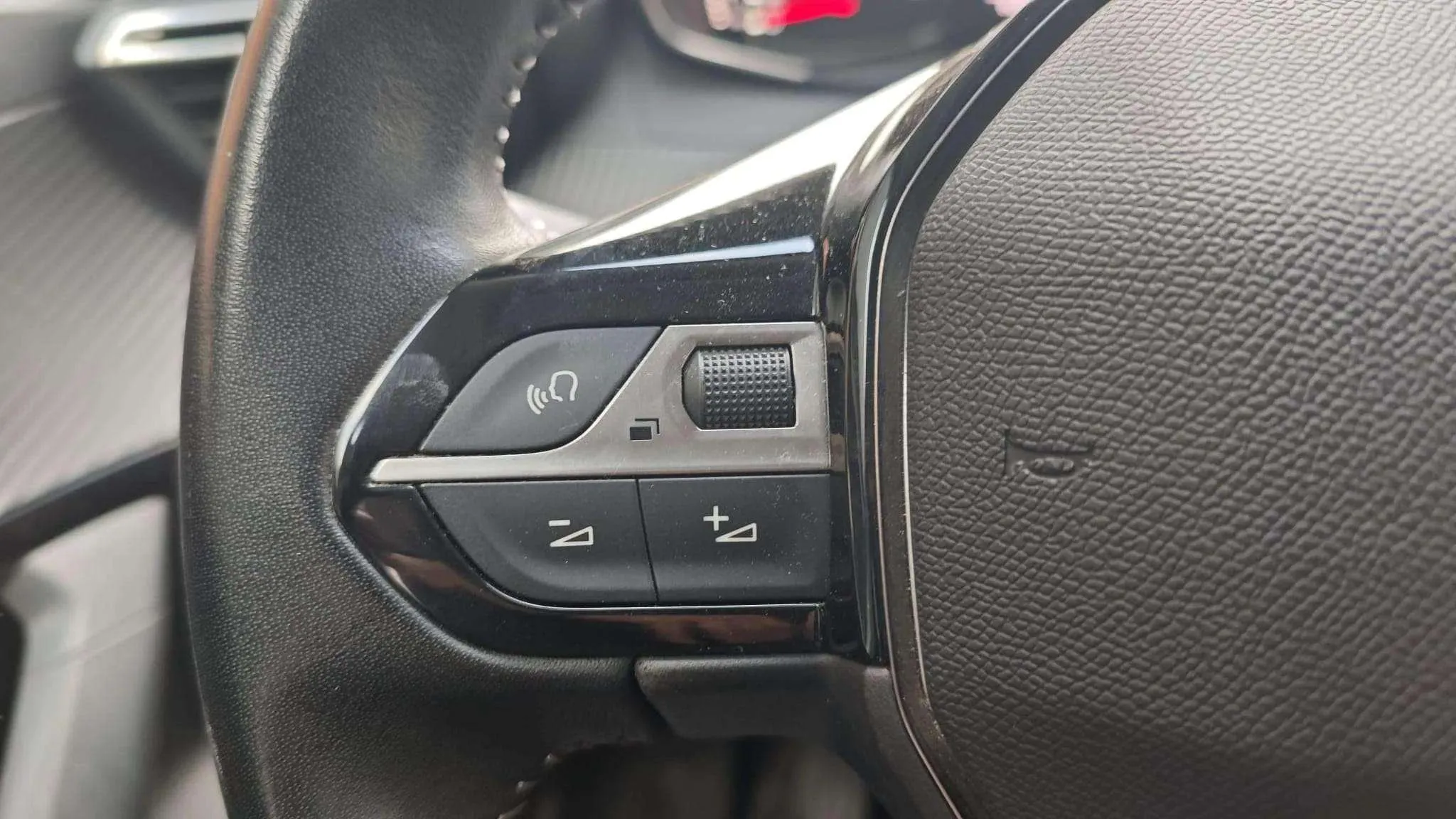Peugeot 2008 Active PureTech 100 BVM6 - foto 14