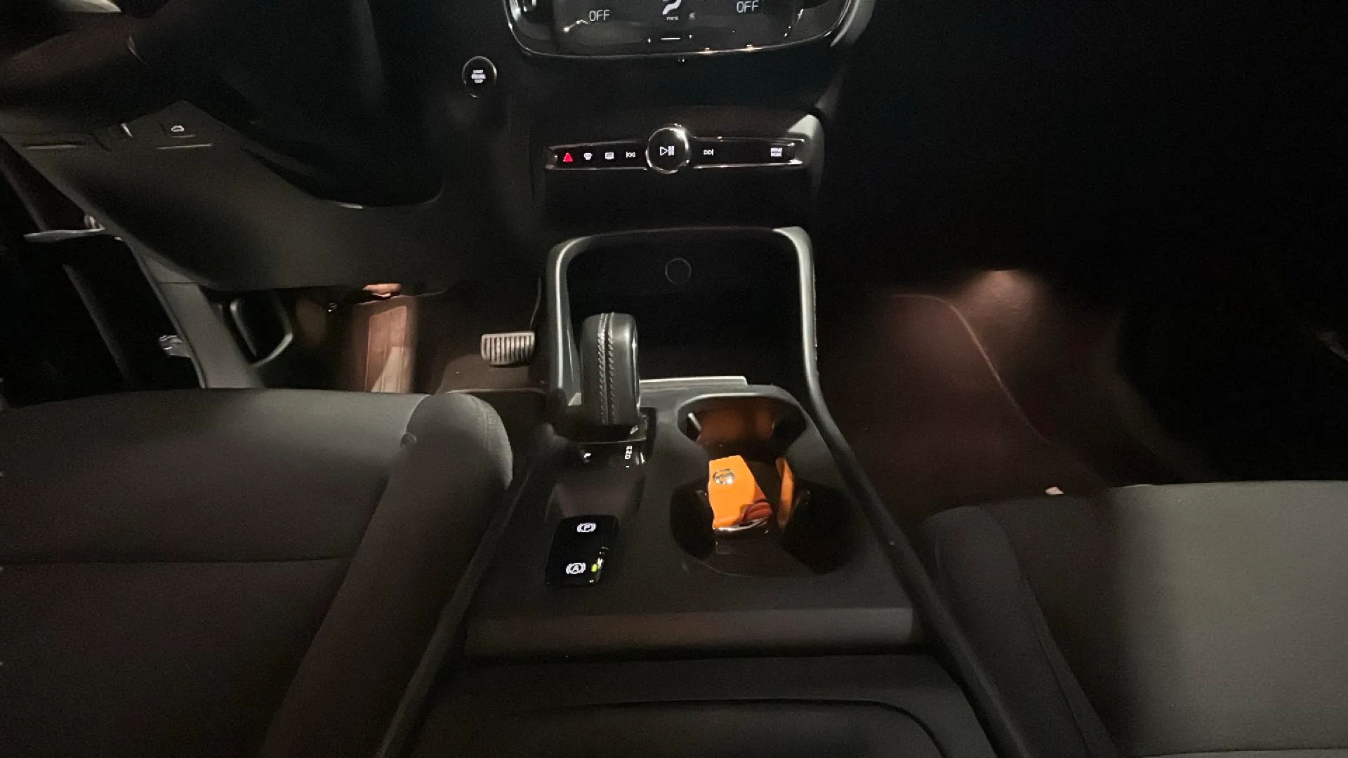Volvo XC40 2.0 B4 G AWD Inscription - foto 9